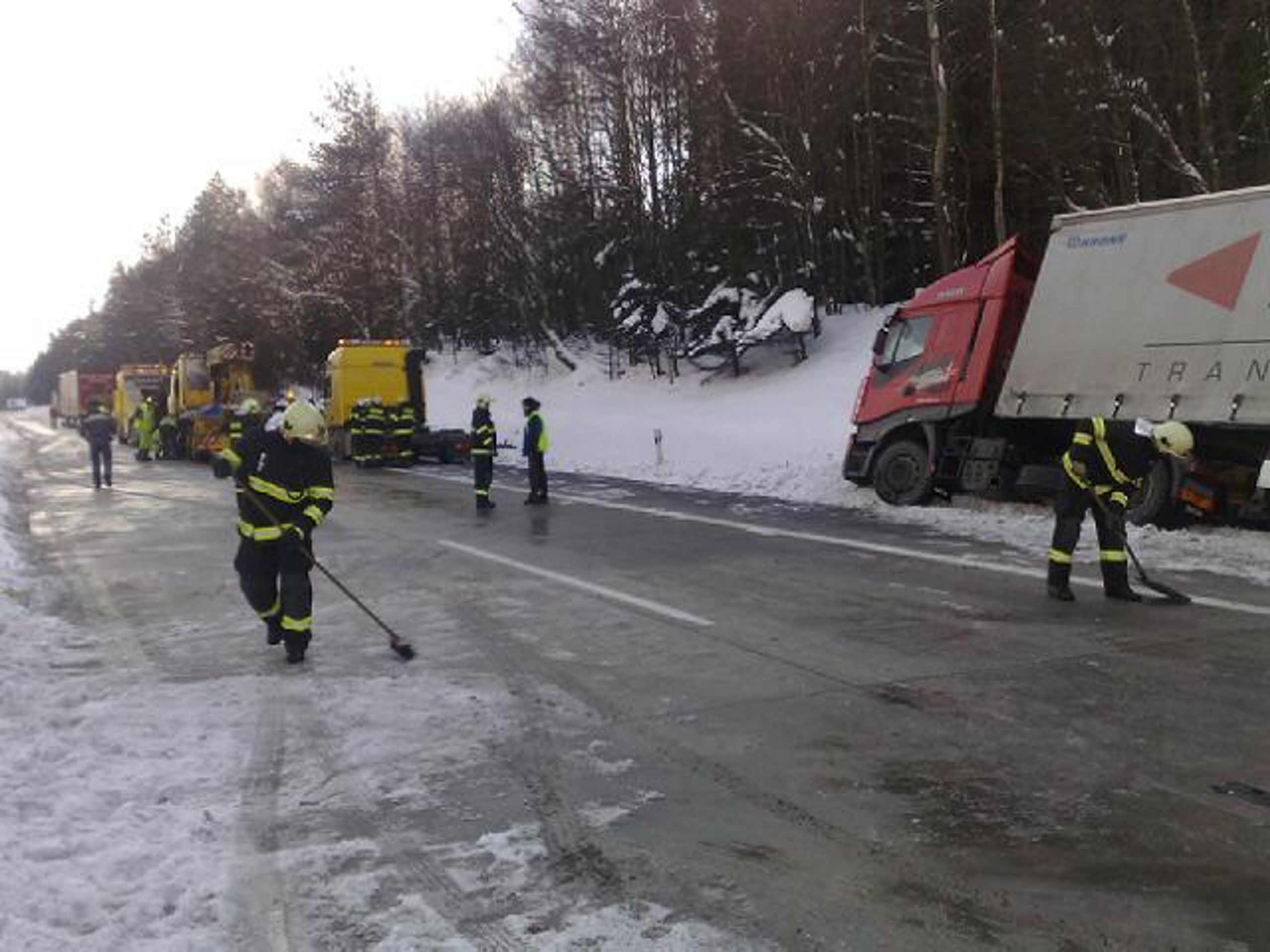 Hromadná nehoda na D1 - GALERIE: Dálnici D1 uzavřela hromadná nehoda (1/5)