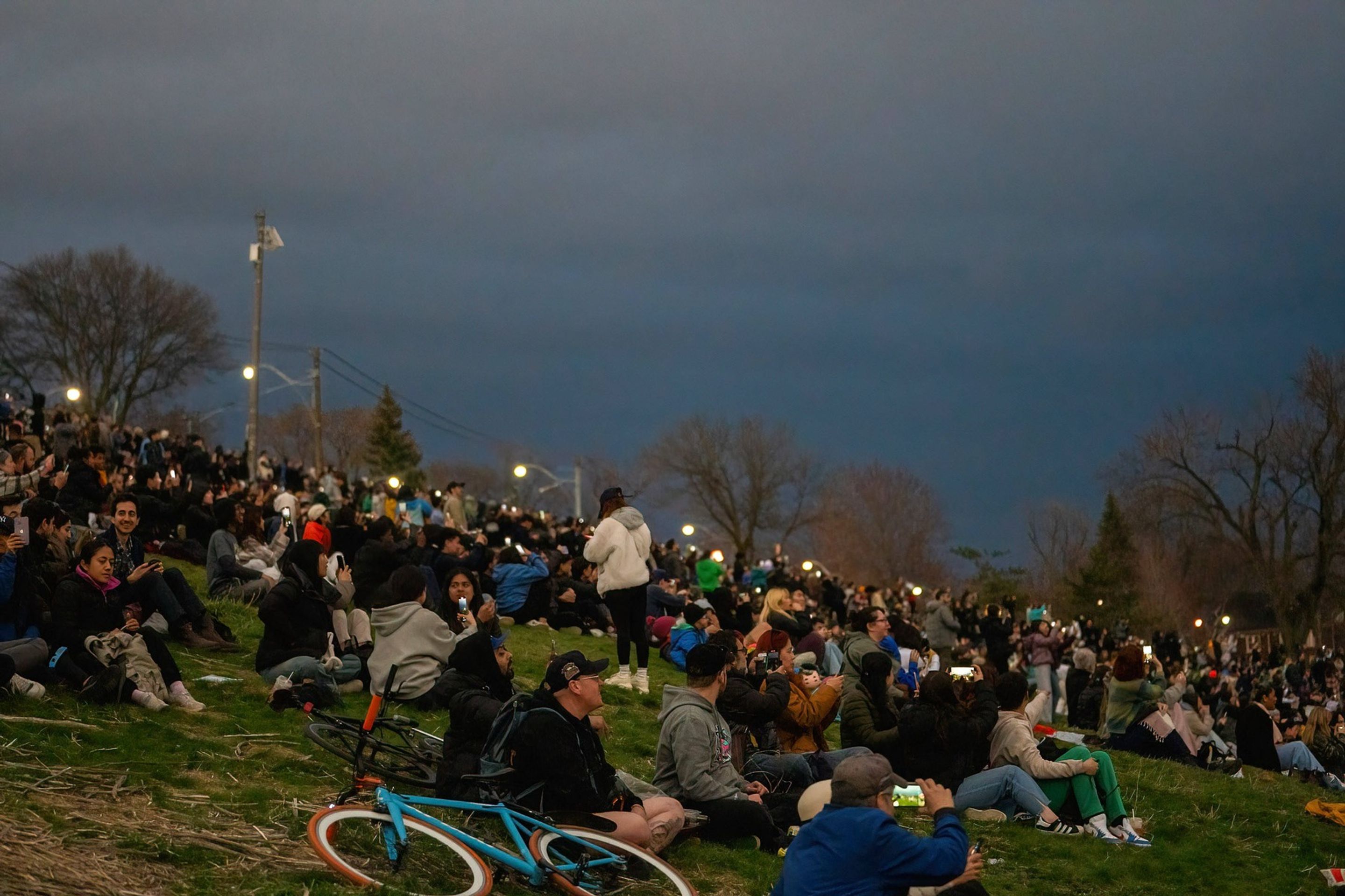Sledování zatmění Slunce, 8. 4. 2024 Kanada, Toronto - Zatmění Slunce (10/16)