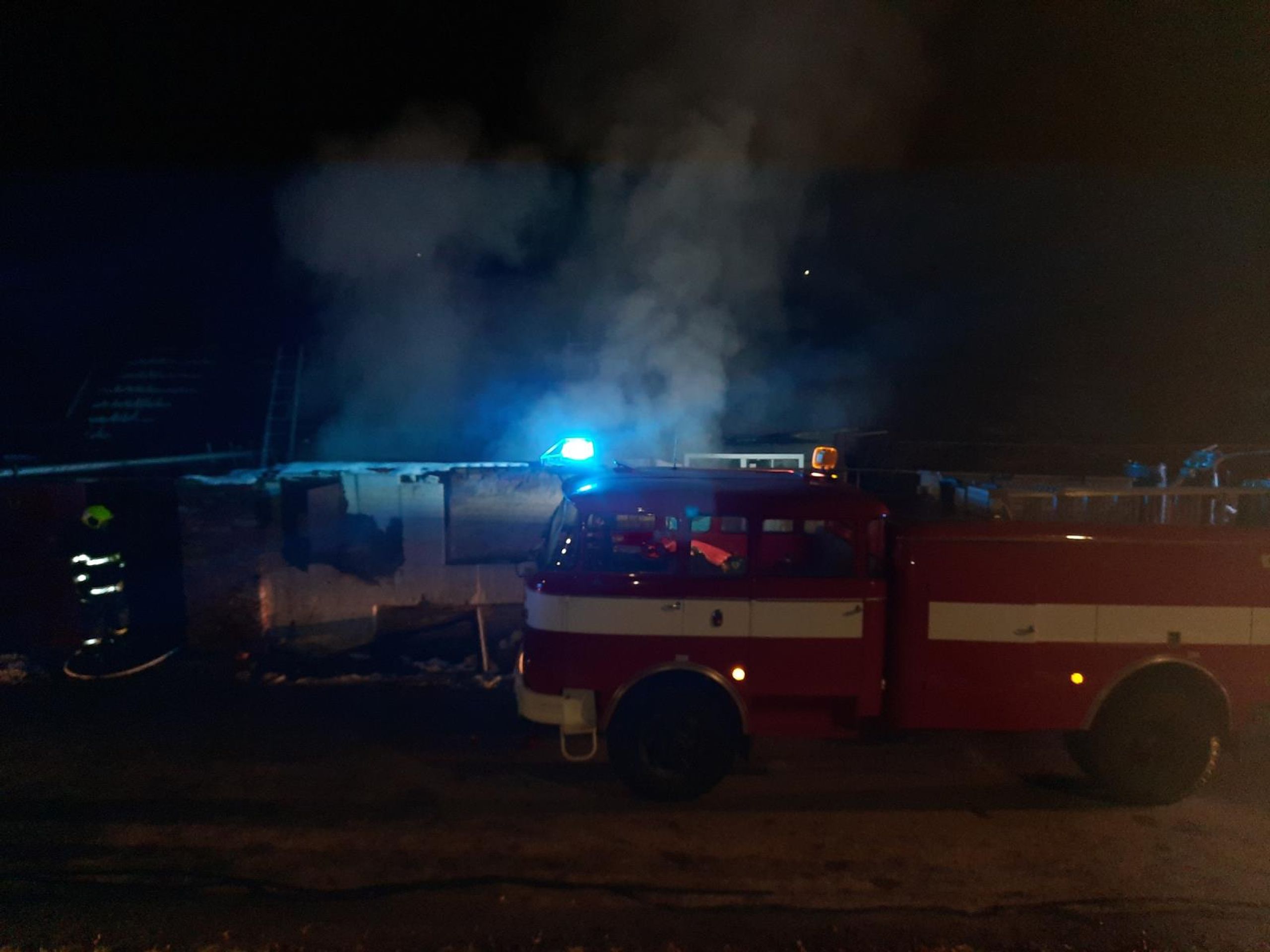 Požár domu v obci Staré Hvězdlice na Vyškovsku (11) - Požár domu v obci Staré Hvězdlice na Vyškovsku (1/11)