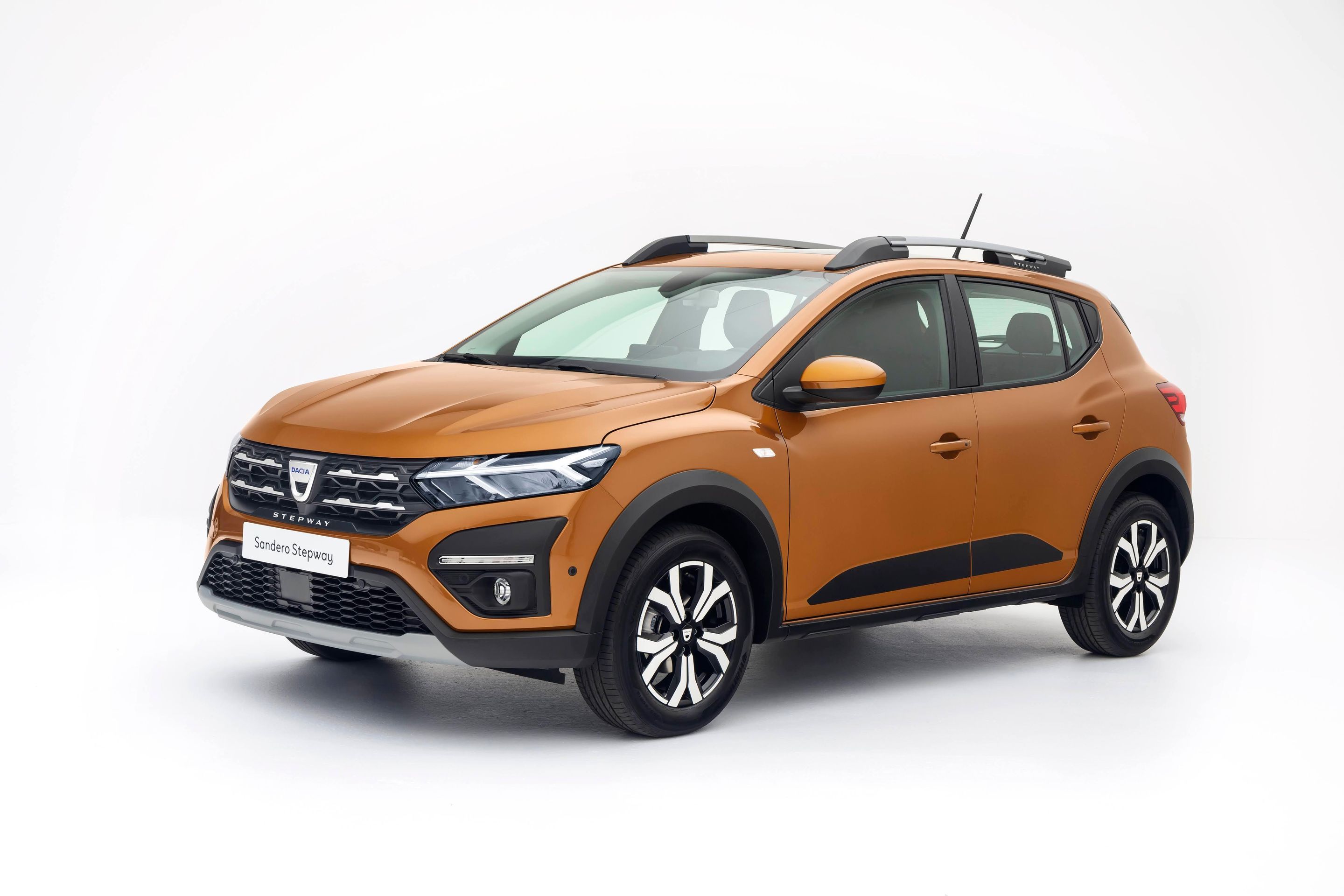 Nová generace modelů Dacia Logan, Sandero a Sandero Stepway - 34 - Fotogalerie: Dacia ukázala novou generaci tří stěžejních modelů (14/23)