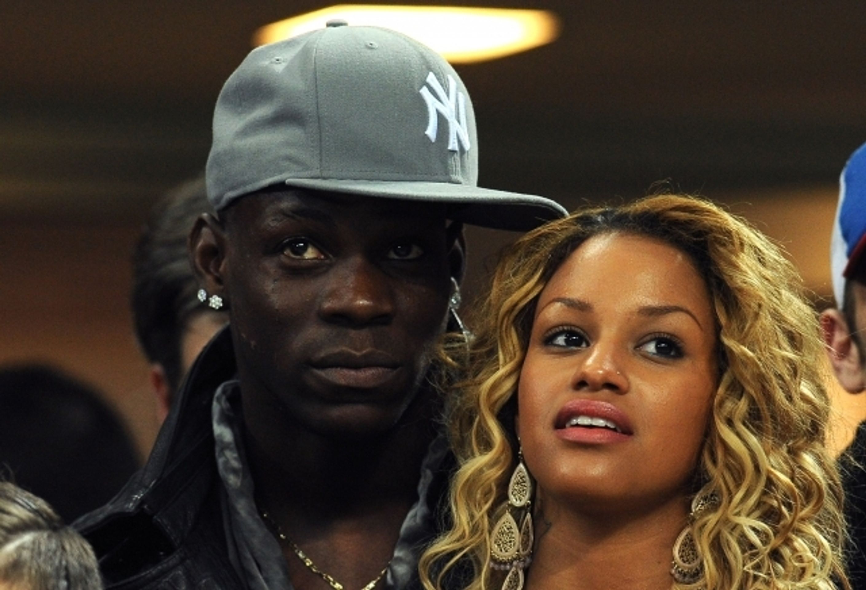 Ballotelli se bavil při vítězství AC Milán nad Barcelonou - 1 - GALERIE: AC Milán smázl Barcelonu a Balotelli se bavil (12/13)