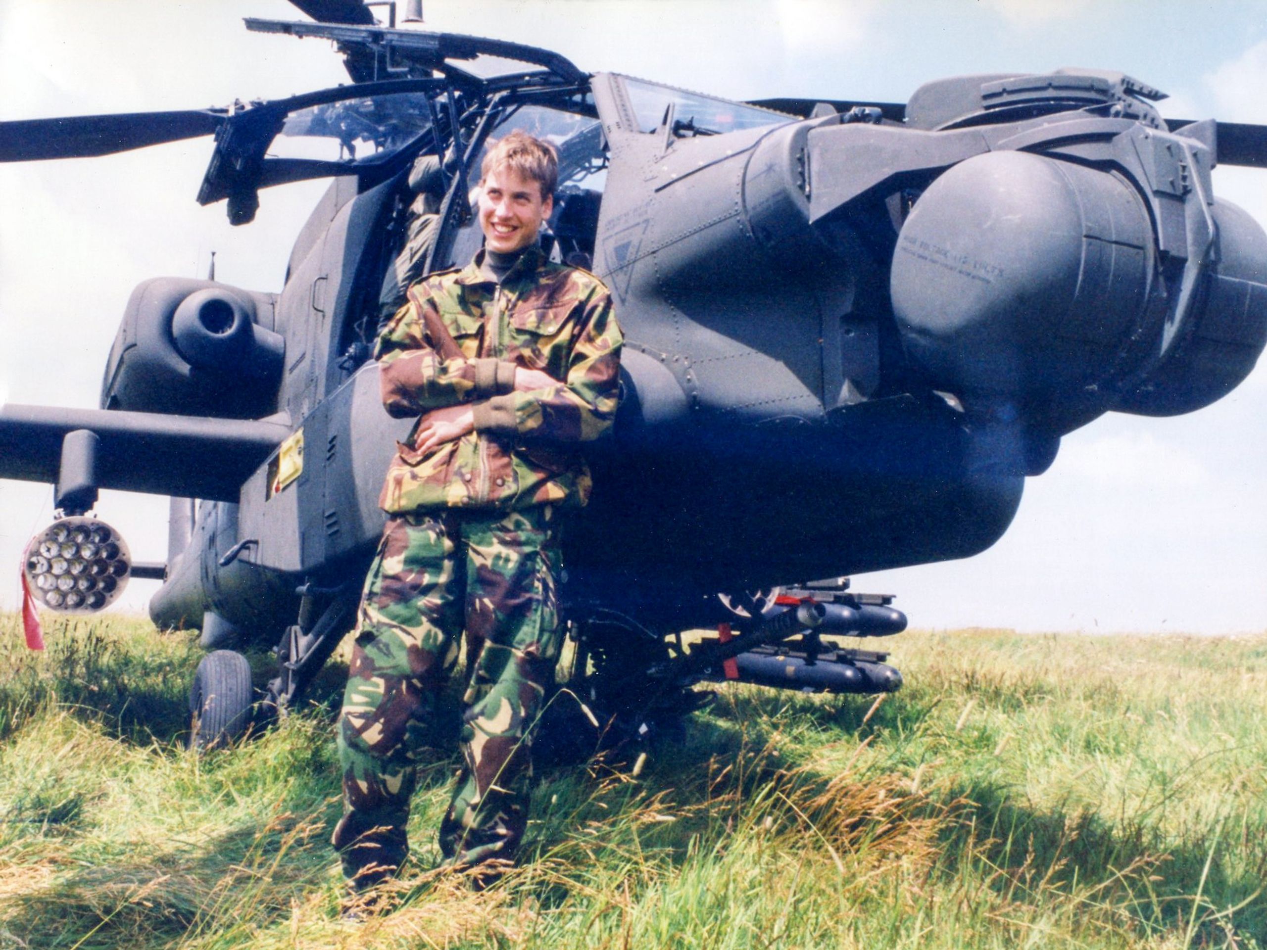 Princ William v armádním leteckém vybavení, 1999 - Princ William byl jmenován vrchním plukovníkem armádního leteckého sboru (5/5)