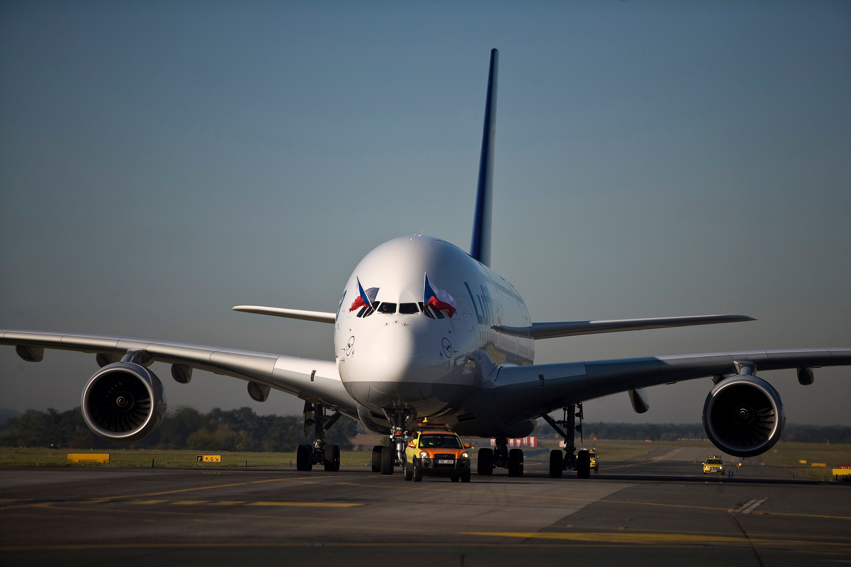 Letěl bez pasu i bez letenky - GALERIE: Airbus A380 v Praze (5/7)