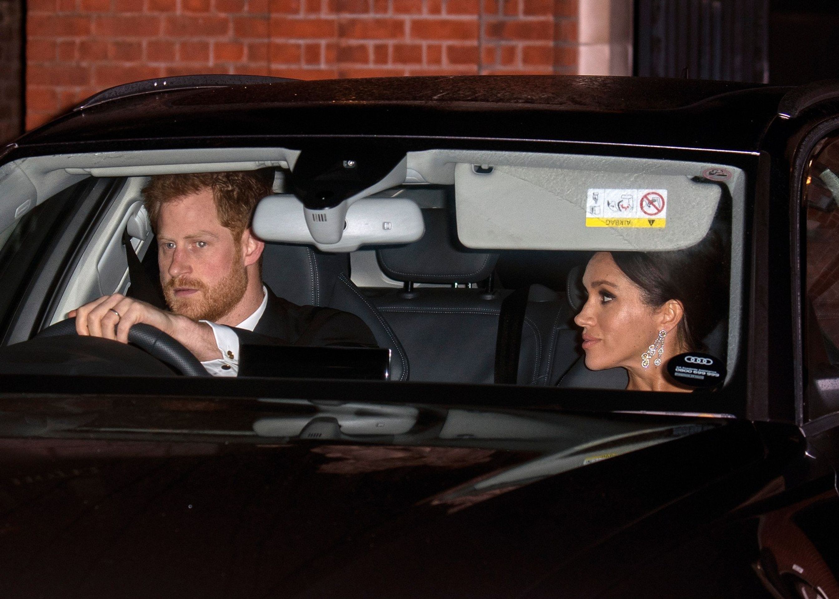 Harry a Meghan přijeli pogratulovat princi Charlesovi - GALERIE: Rodina a blízcí přijeli pogratulovat princi Charlesovi (3/10)