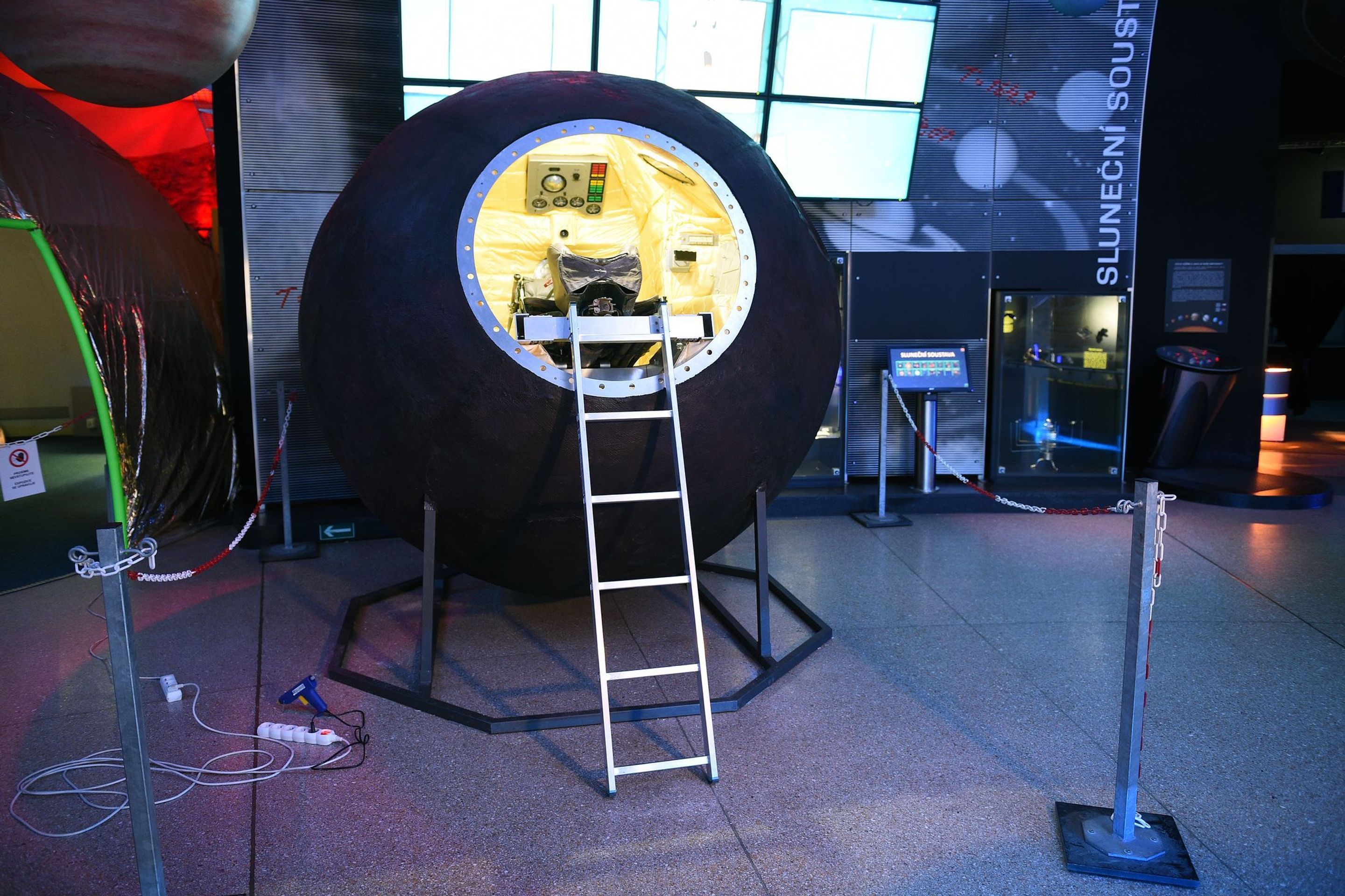 Replika přistávacího modulu kosmické lodi Vostok - 2 - GALERIE: Replika přistávacího modulu kosmické lodi Vostok (2/11)