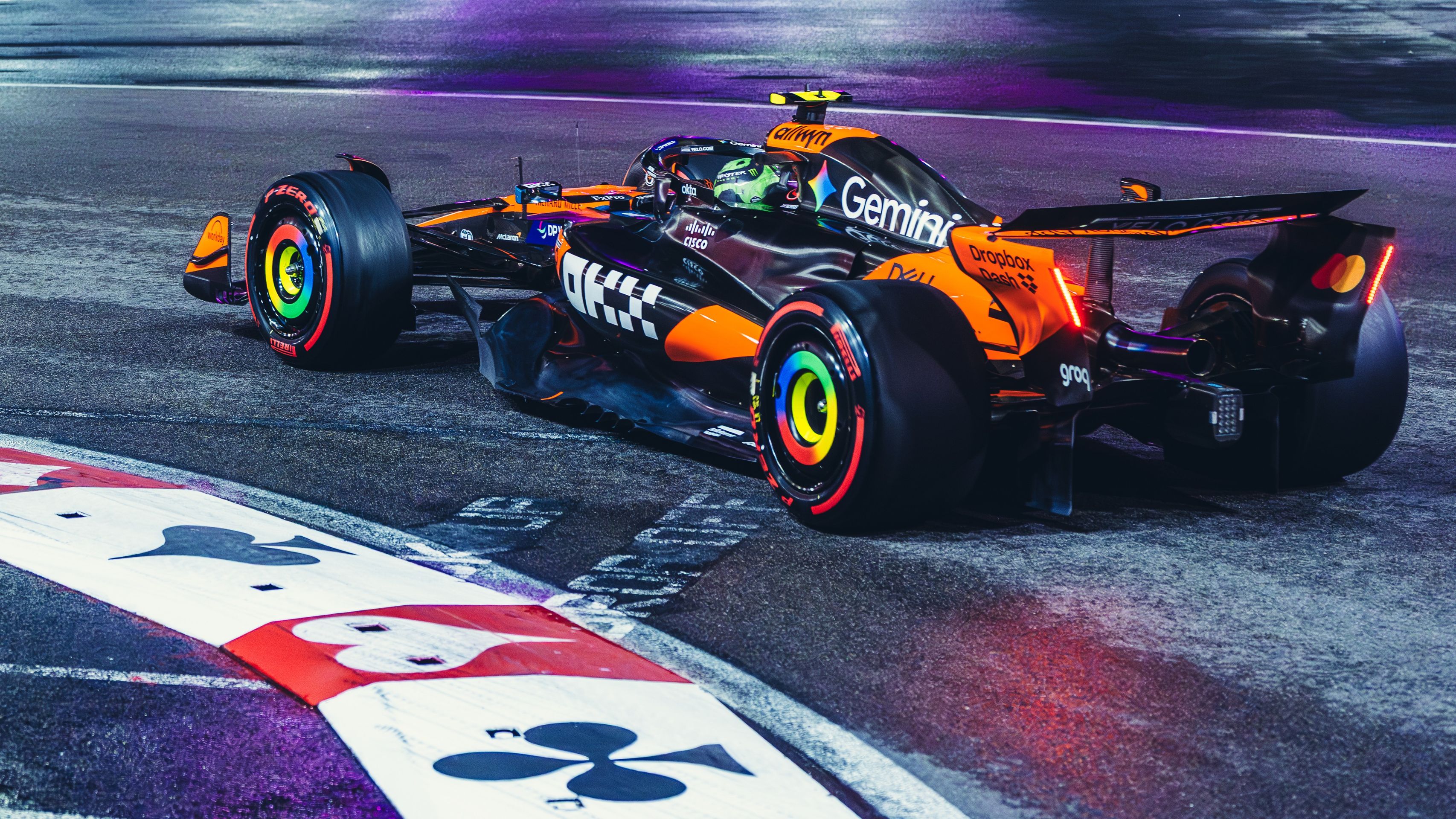 Lando Norris se prohání ulicemi Las Vegas - Velká cena Las Vegas Formule 1 (8/15)