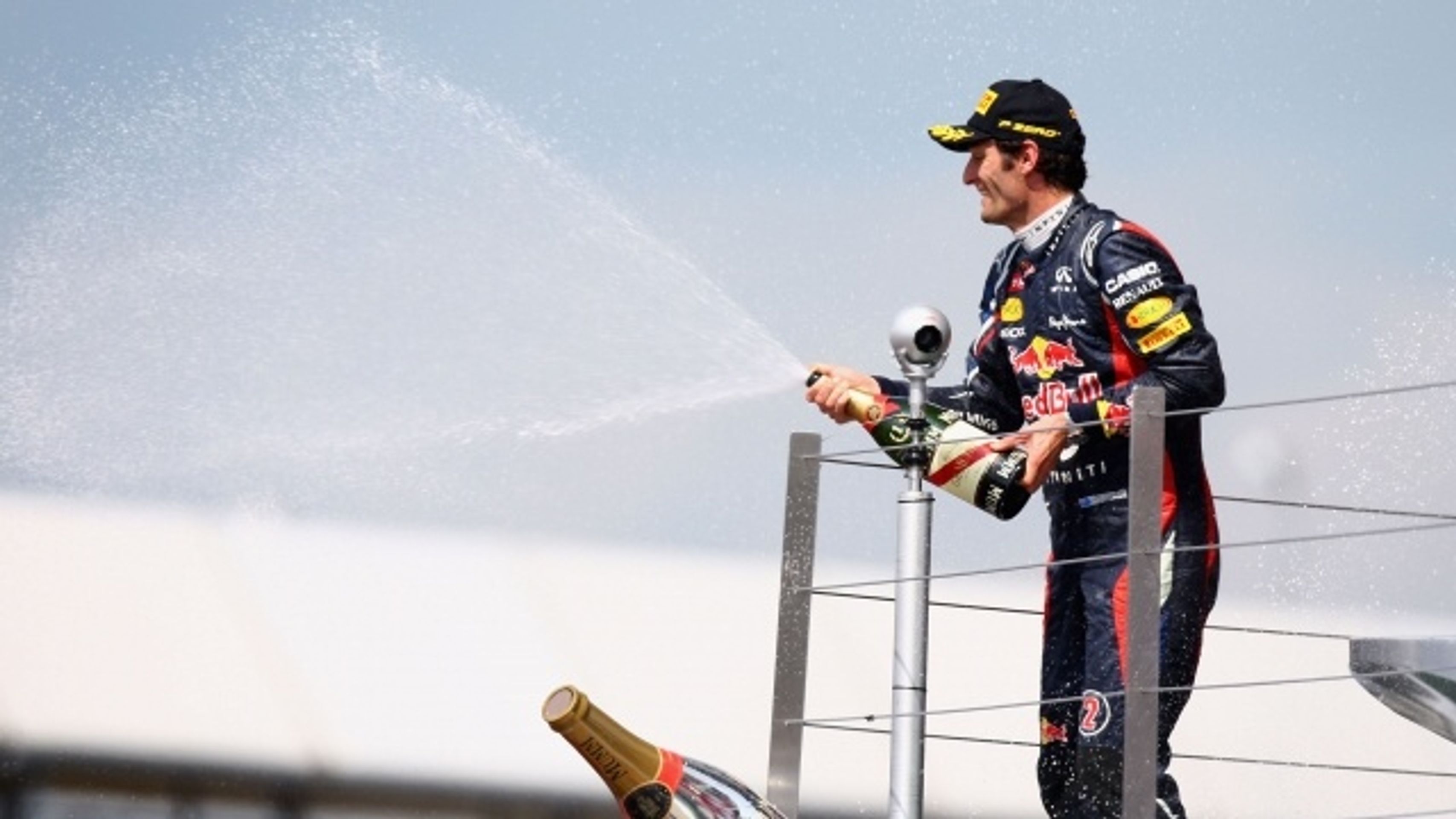 Mark Webber - GALERIE: Pilot F1 Webber hraje kriket (10/10)