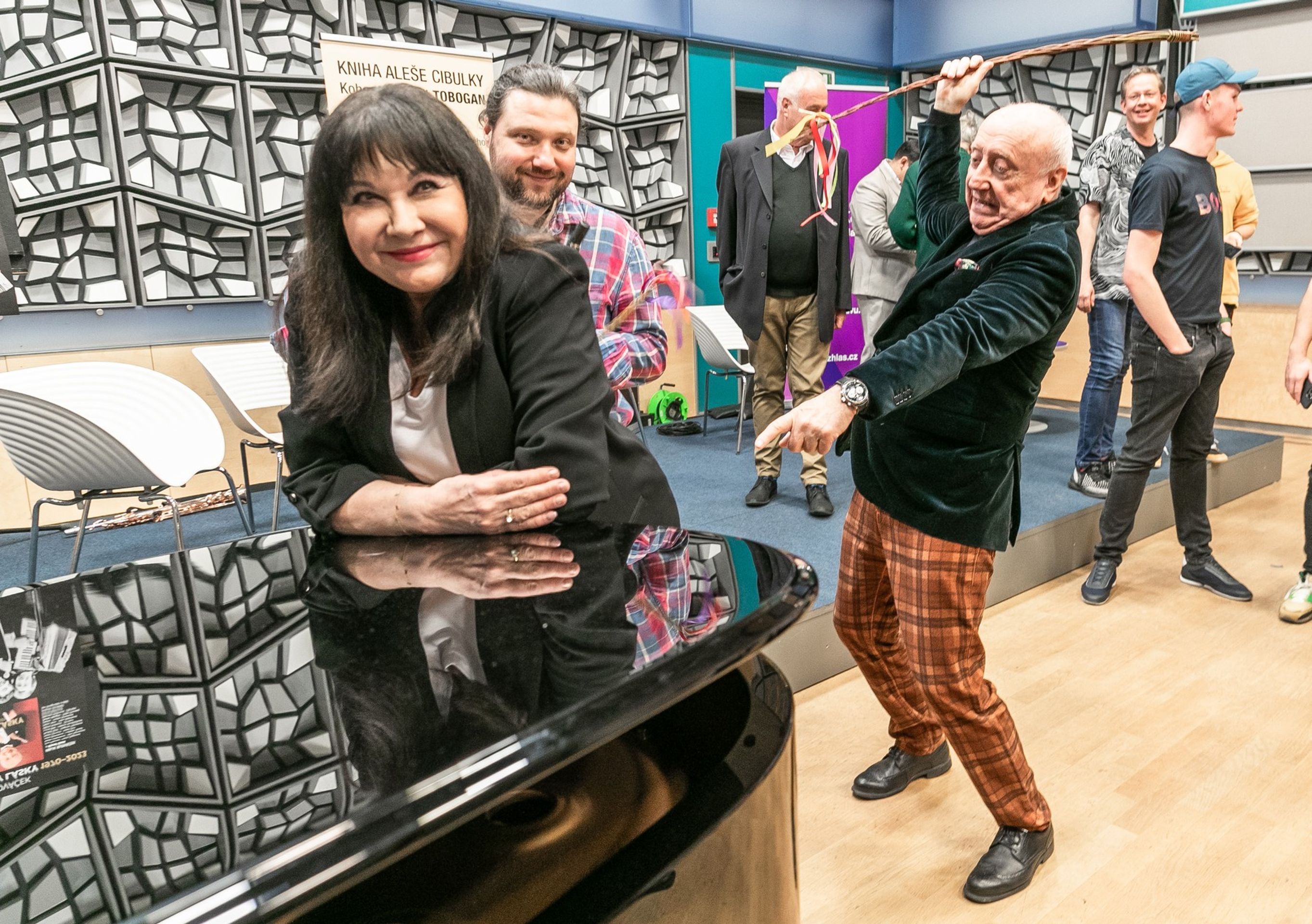 Dagmar Patrasová, Felix Slováček - Dagmar Patrasová (2/19)