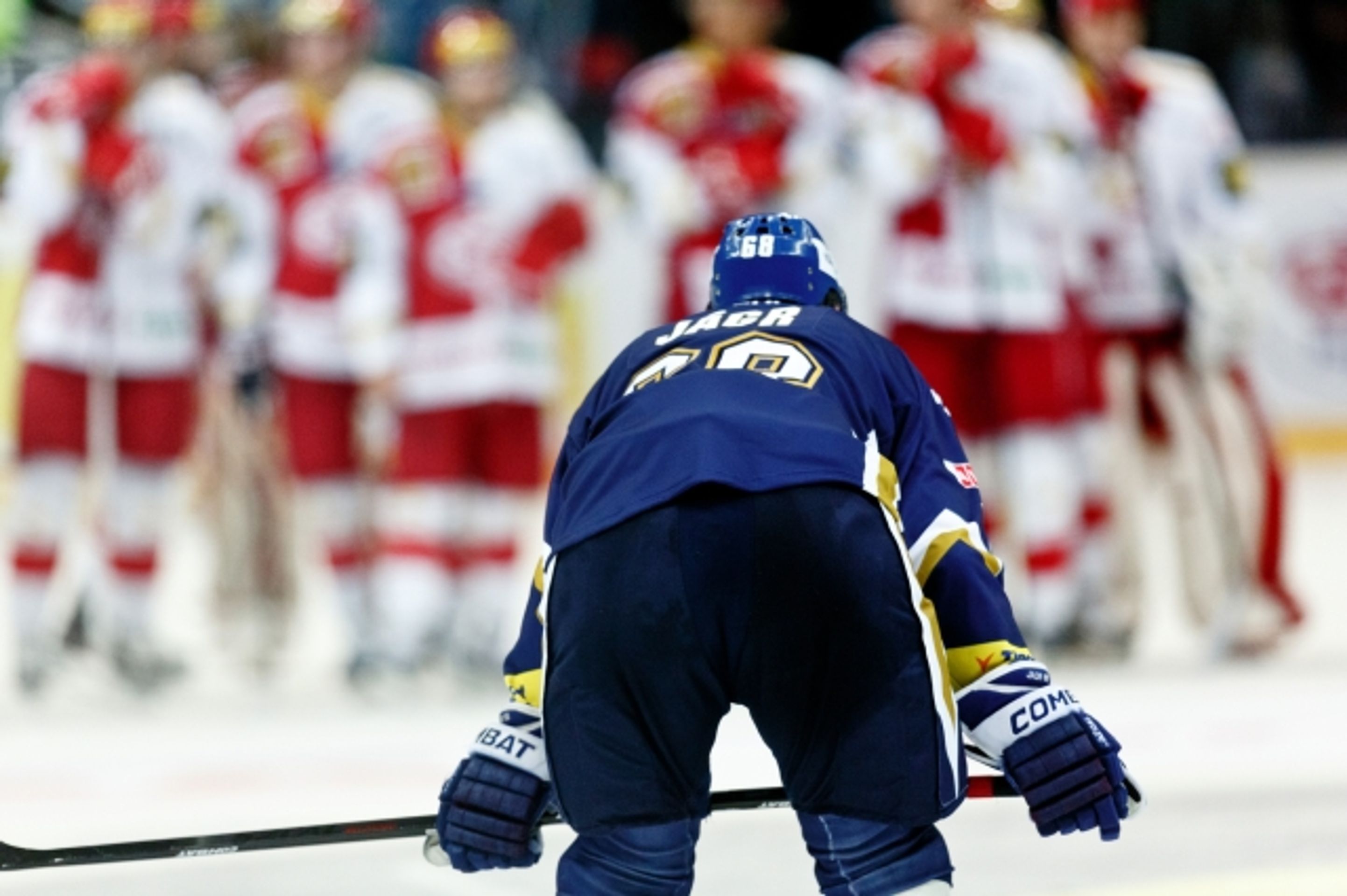 Jaromír Jágr se musel Slavii poklonit - GALERIE: Jágr, Plekanec, Červenka...Přehlídka hvězd z NHL (4/14)