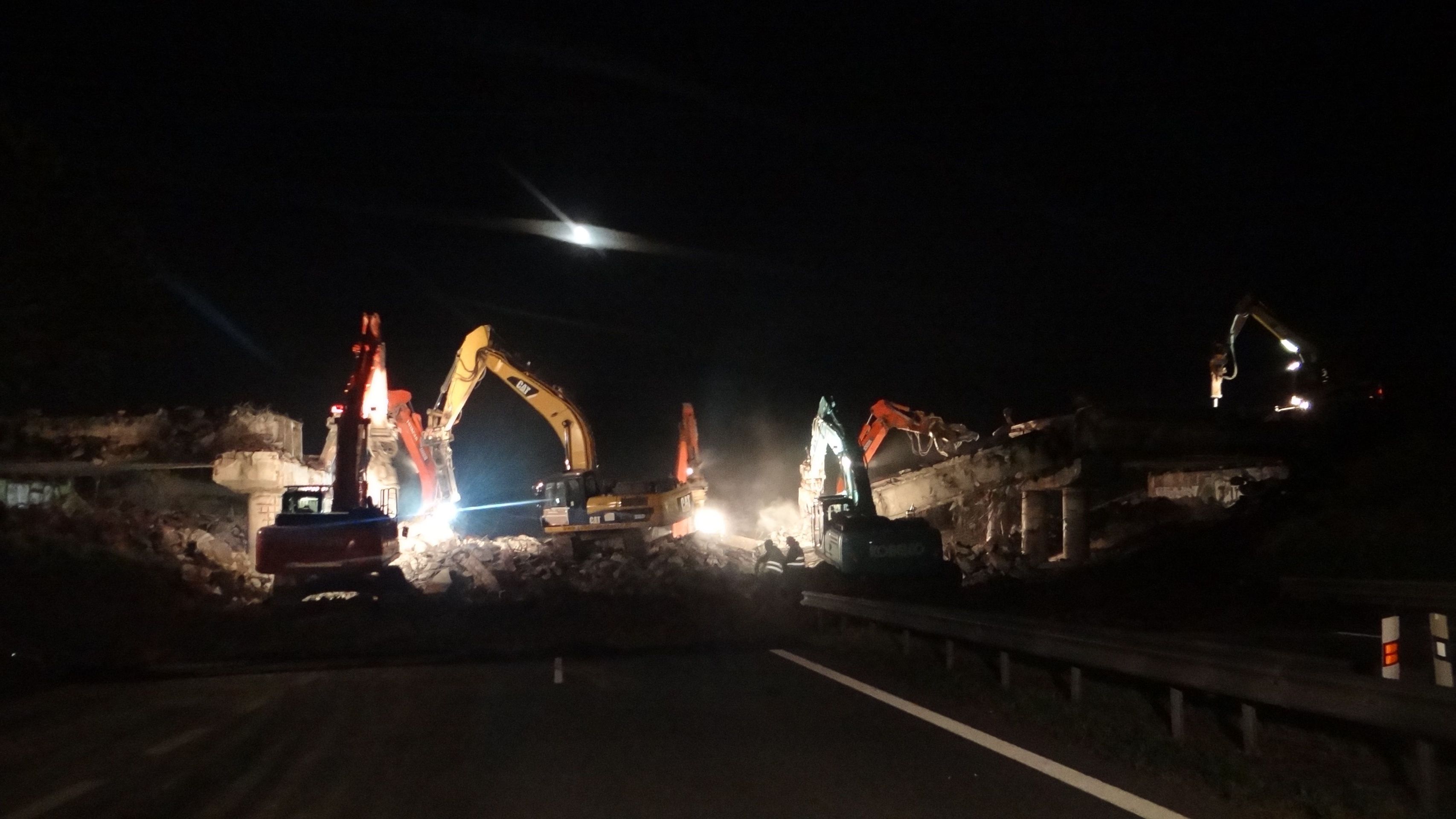 Demolice mostu na dálnici D4 - 6 - GALERIE: Demolice mostu na dálnici D4 (6/6)