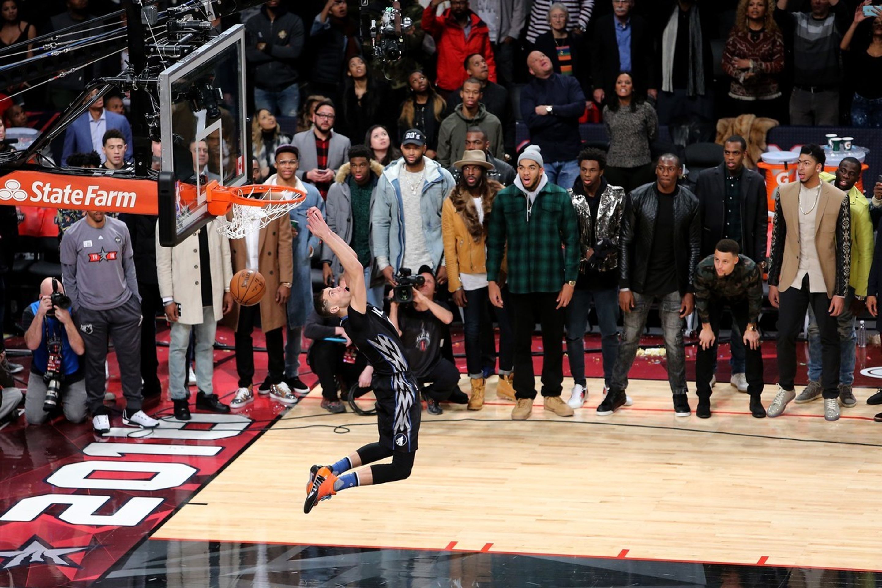 Dovednostní soutěže během All Star Game NBA - 1 - GALERIE: Dovednostní soutěže během All Star Game NBA (1/12)