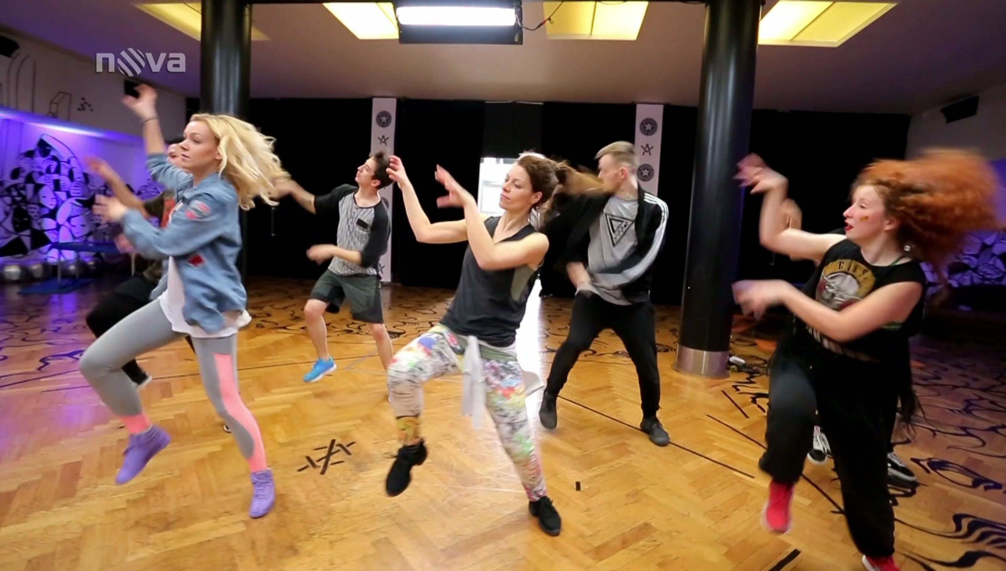 Tvoje tvář má známý hlas - Hana Holišová trénuje choreografii - 2 - GALERIE: Tvoje tvář má známý hlas - Hana Holišová trénuje choreografii (2/11)