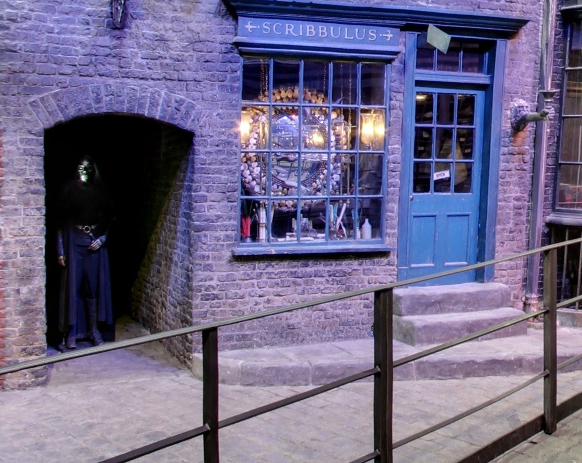 Google zpřístupnil Šikmou uličku, kterou kráčel Harry Potter - 2 - GALERIE: Google zpřístupnil Šikmou uličku, kterou kráčel Harry Potter! (2/4)