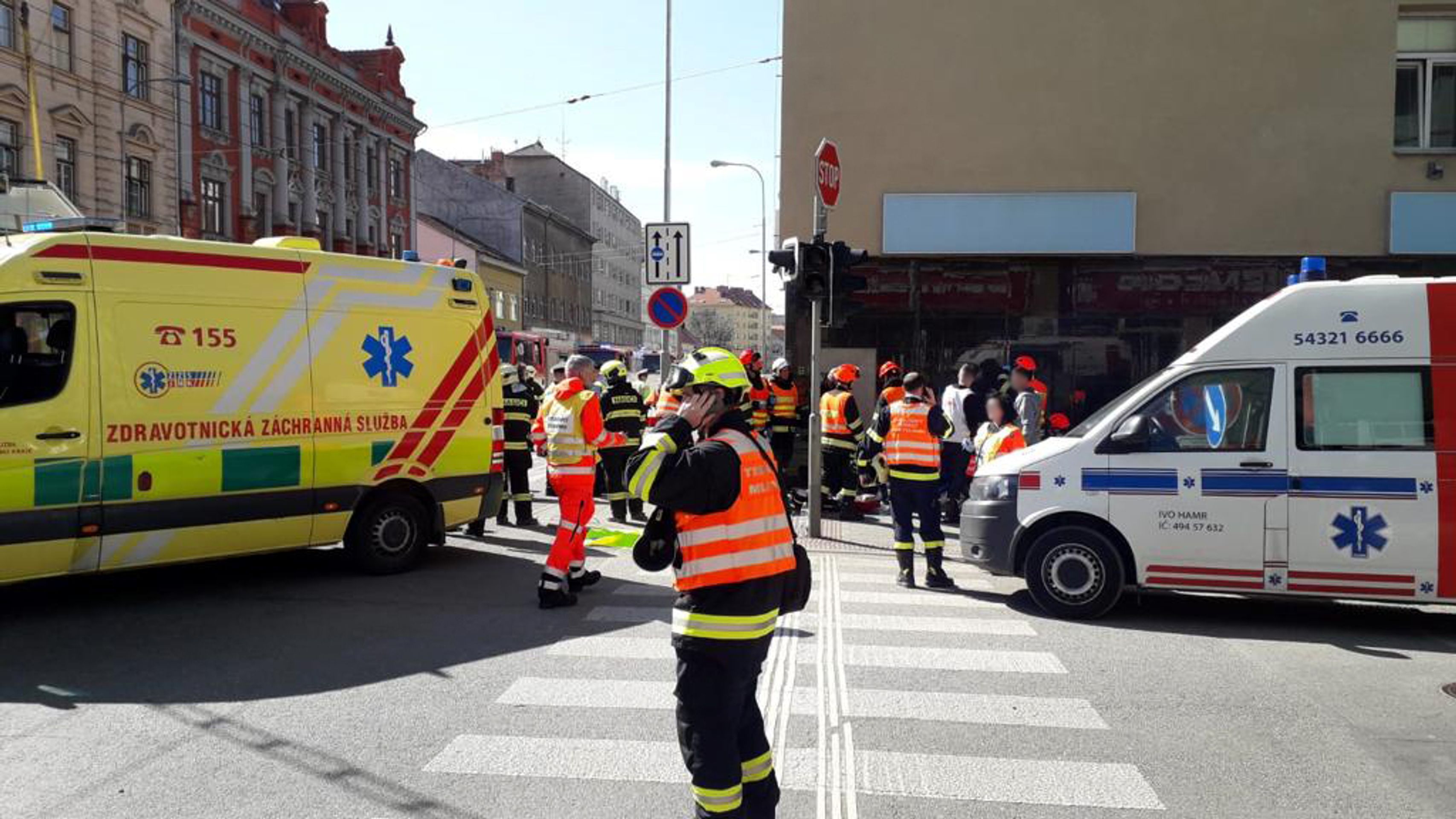 Srážka tramvaje a trolejbusu v Brně - 6 - GALERIE: Srážka tramvaje a trolejbusu v Brně (7/16)