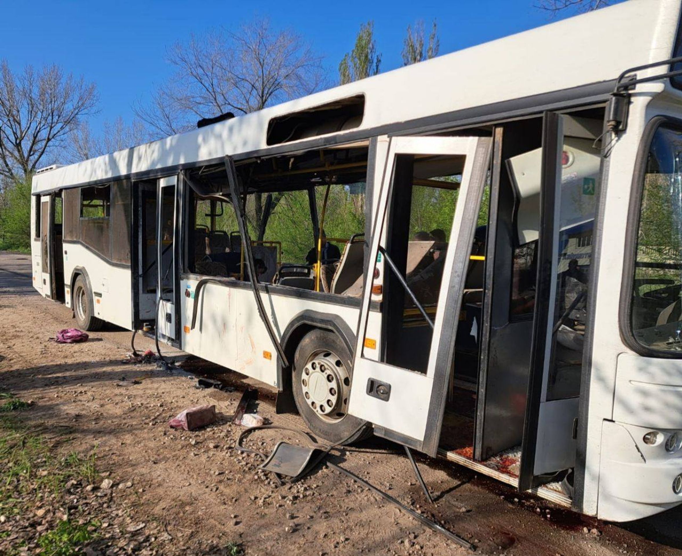 Autobus, na který zaútočil ruský dron - Ruský útok drony na Ukrajinu (4/4)