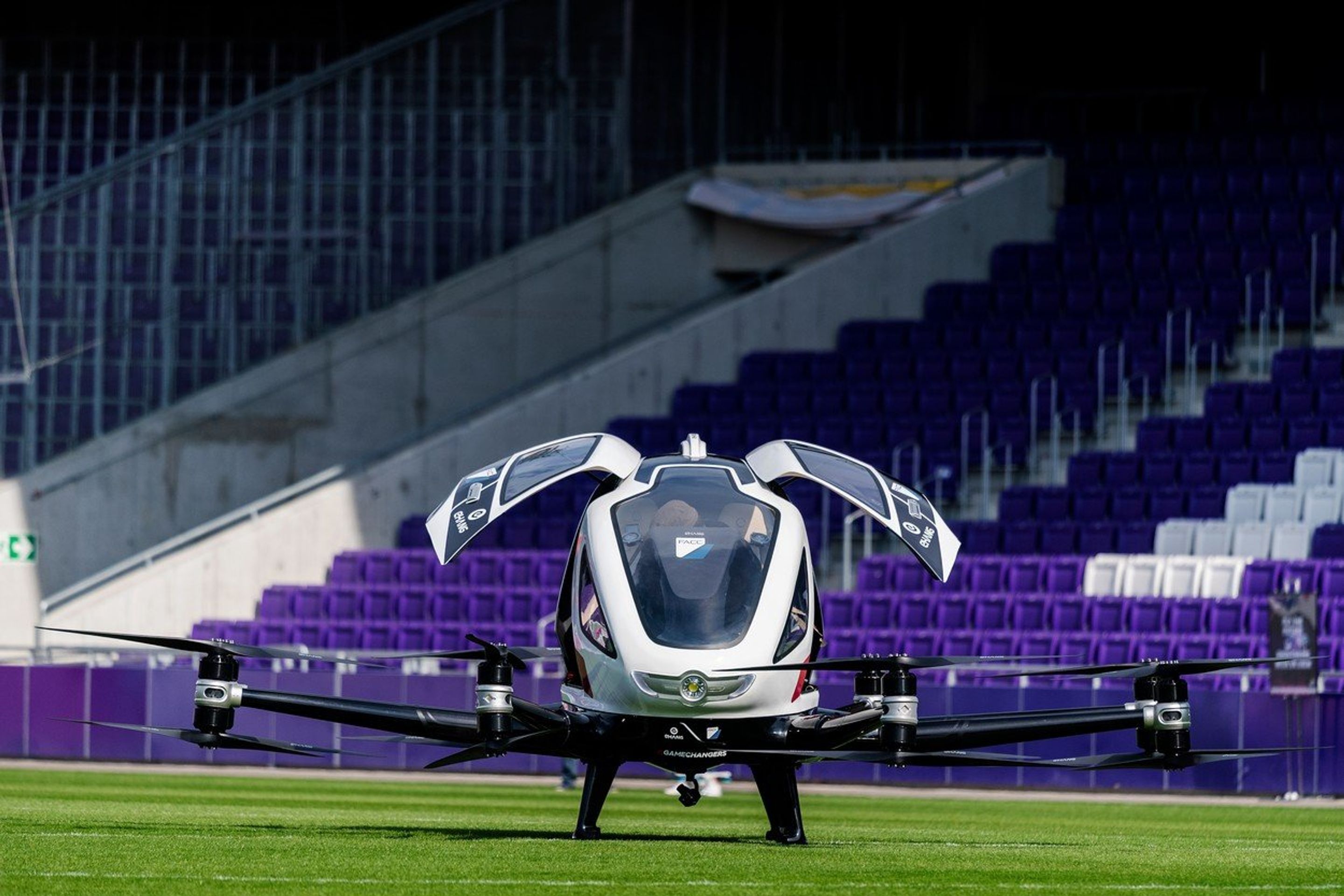 Air Taxi EHang 216 - 5 - GALERIE: Air Taxi EHang 216 (3/5)