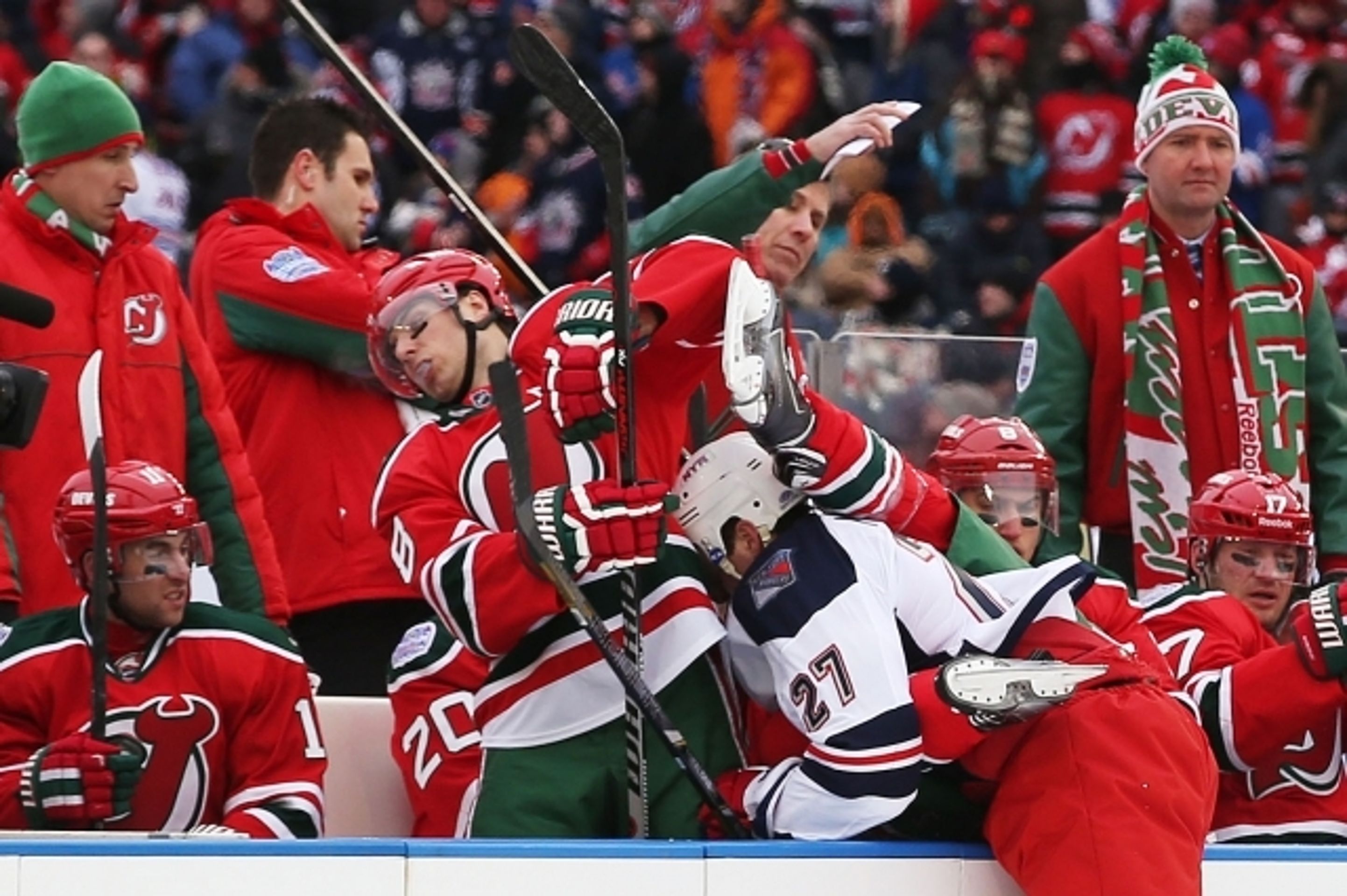 NHL na Yankee Stadium: Devils vs. Rangers - 8 - GALERIE: NHL na stadionu Yankees: Devils - Rangers (9/22)