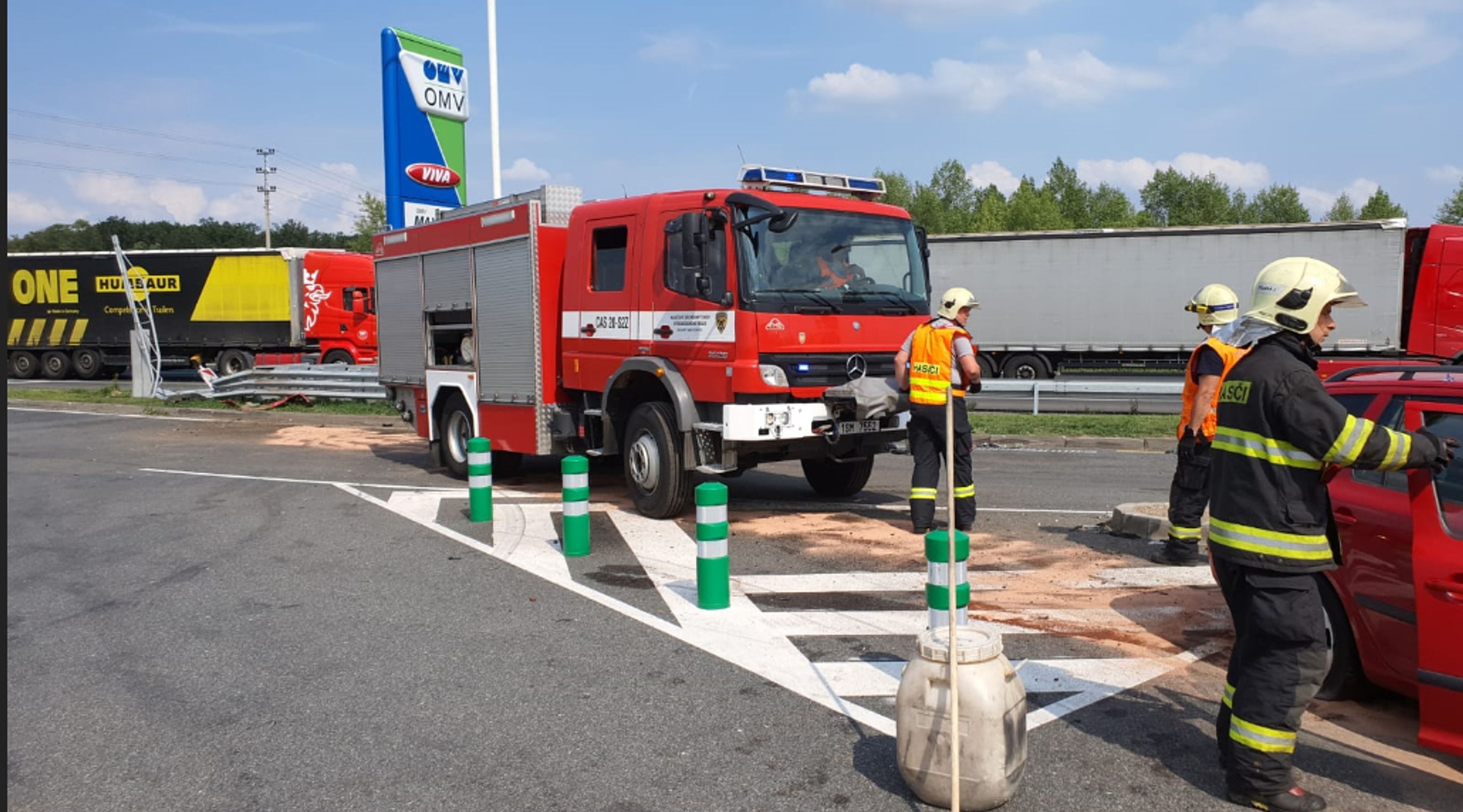 Nehoda na D8 ve směru na Prahu - 3 - GALERIE: Nehoda na D8 ve směru na Prahu (3/6)