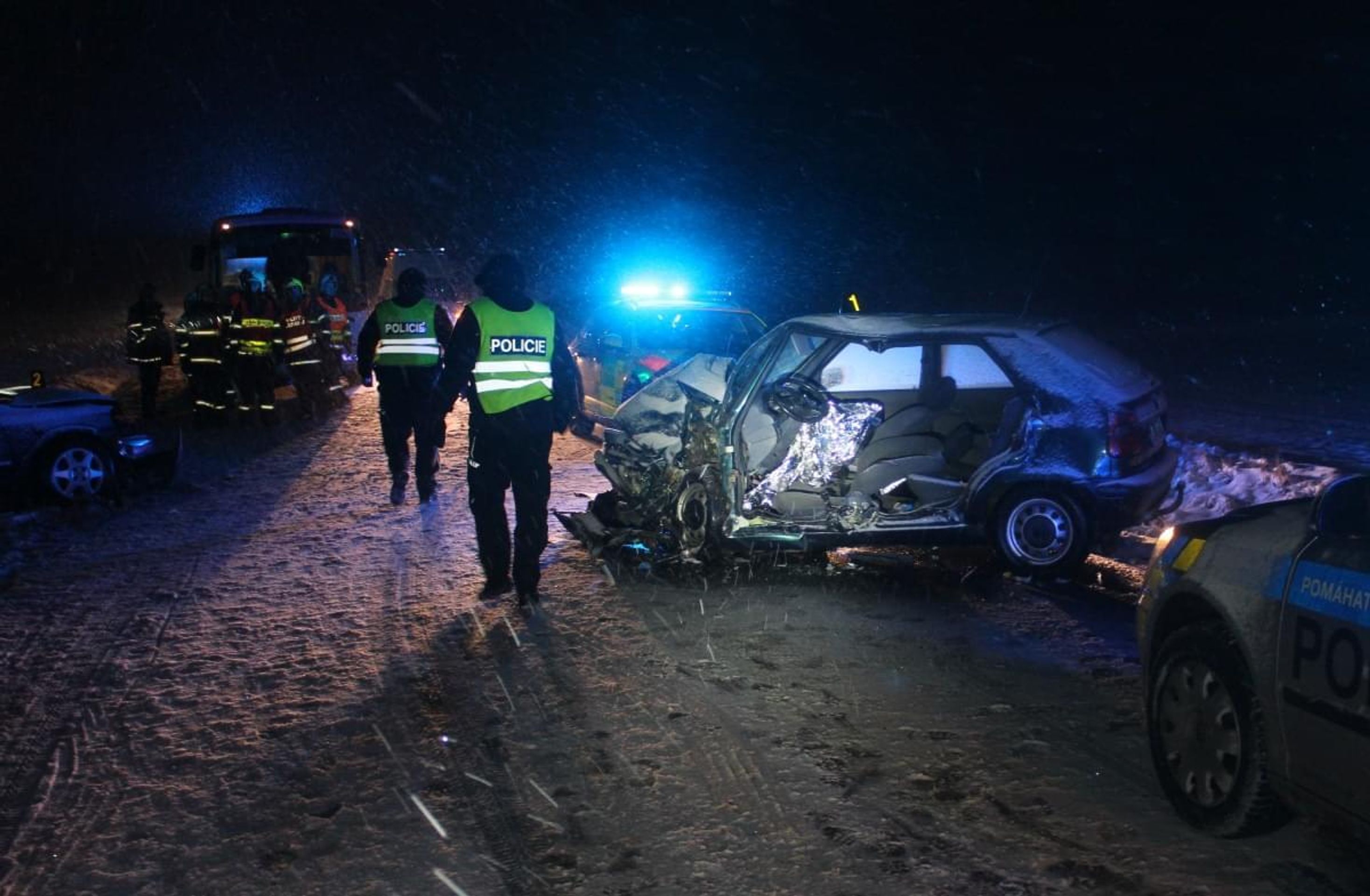 Dvě auta se srazila na Plzeňsku - 3 - GALERIE: Dvě auta se srazila na Plzeňsku (3/5)