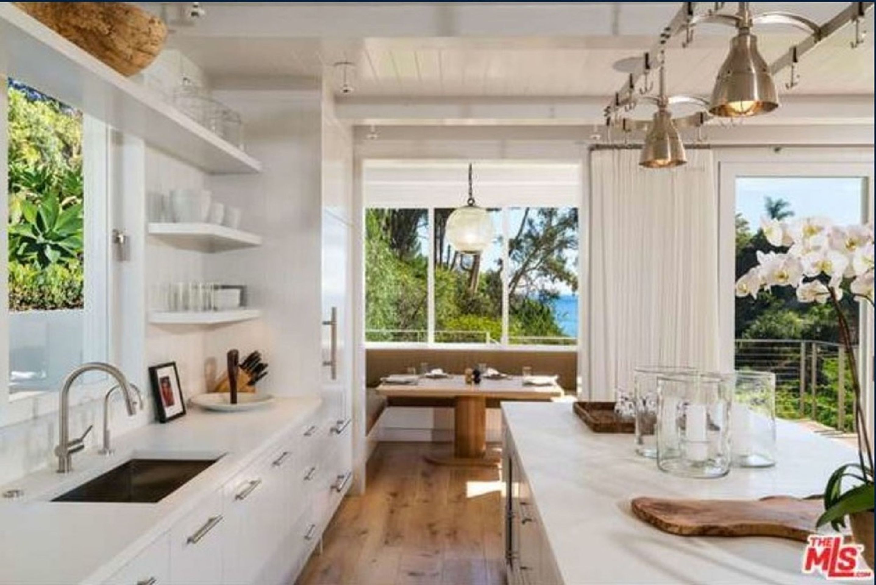 Cindy Crawford prodává svůj luxusní dům v Malibu - 8 - GALERIE: Cindy Crawford prodává svůj luxusní dům v Malibu (1/9)
