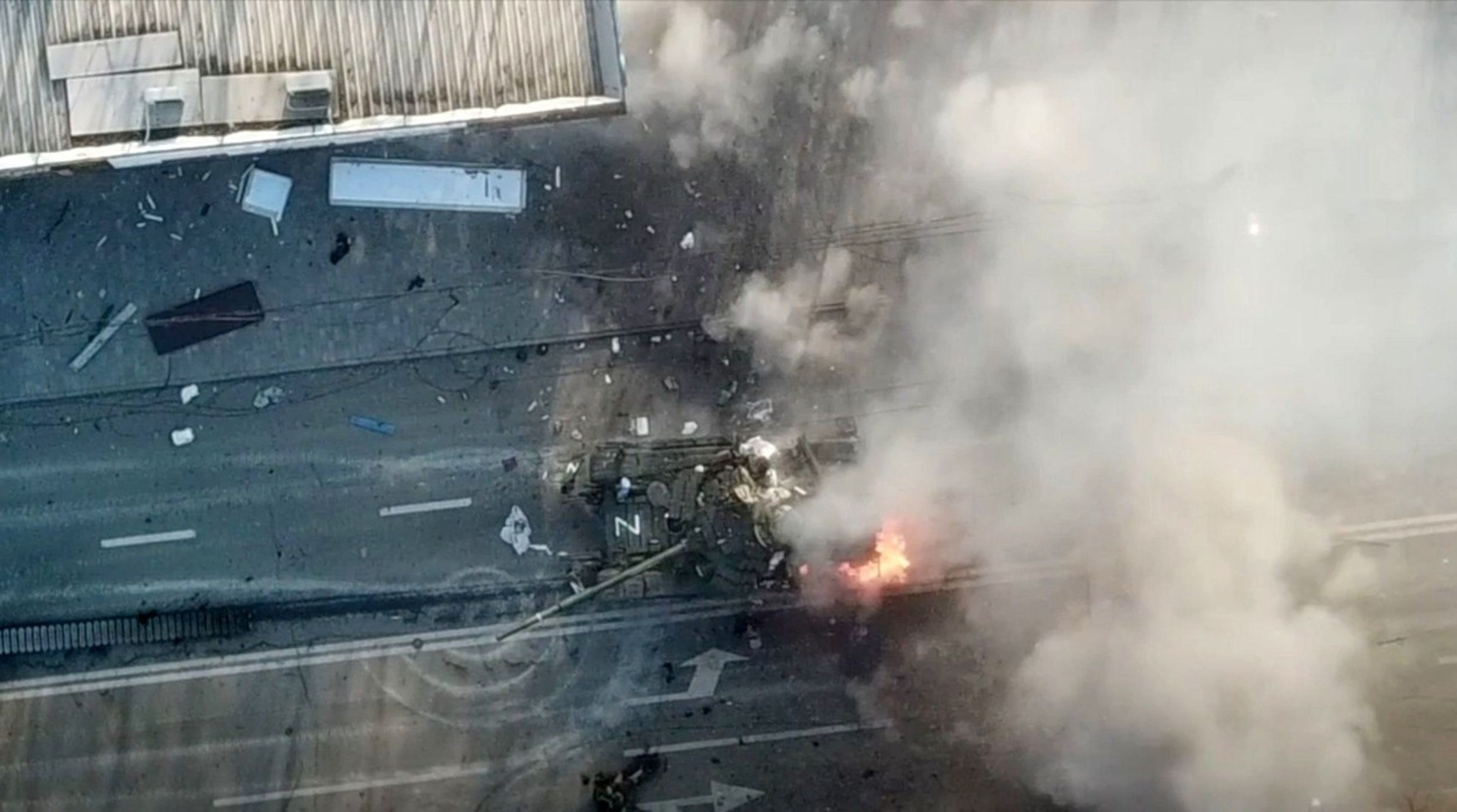 Tanky ruské armády zničeny při vstupu do obleženého města Mariupol - Útoky v Mariupolu a okolí (1/6)