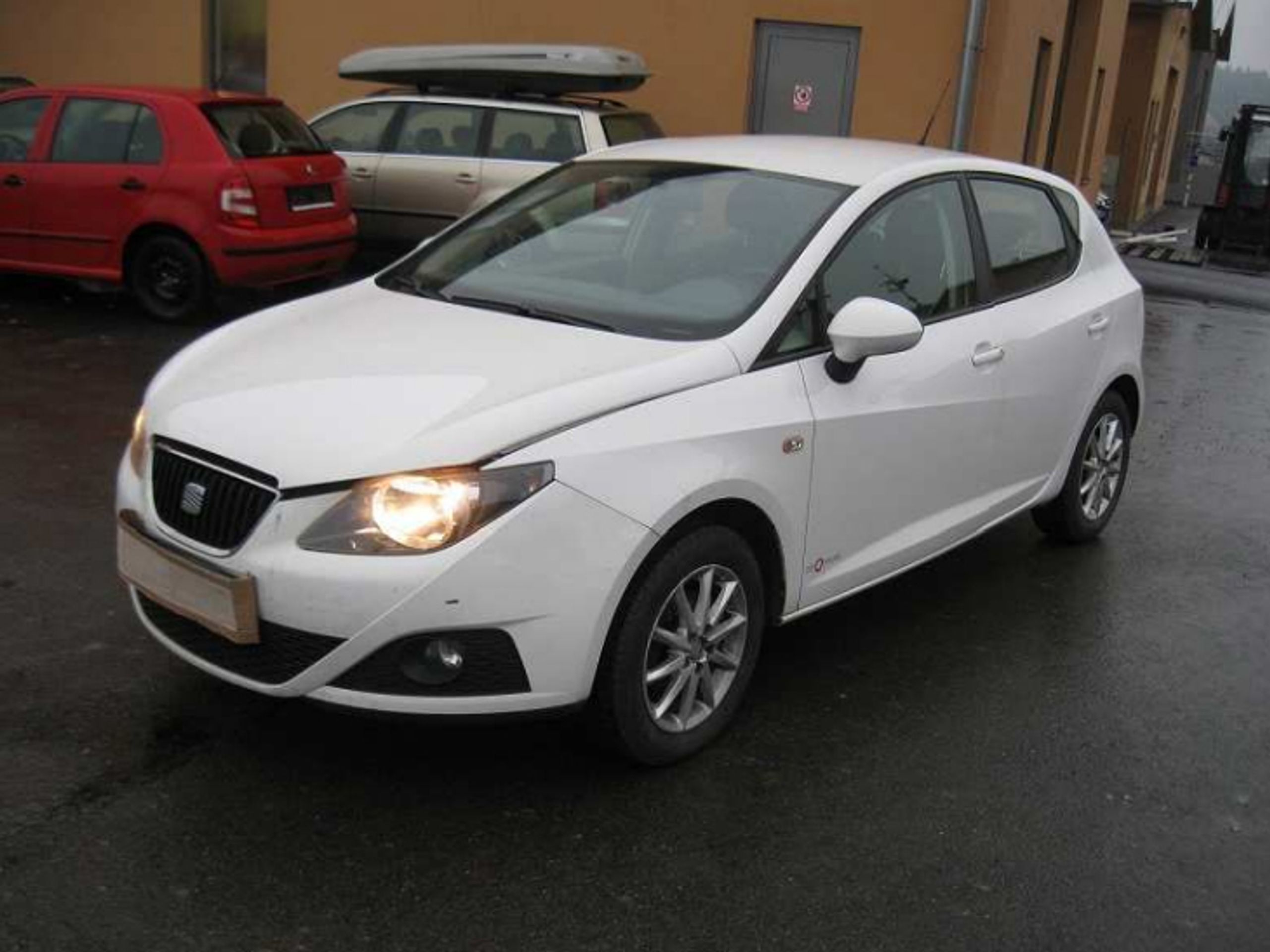 Dražba - Seat Ibiza (nafta), Vyvolávací cena: 40.000,- - GALERIE: Dražba motorových vozidel (33/51)