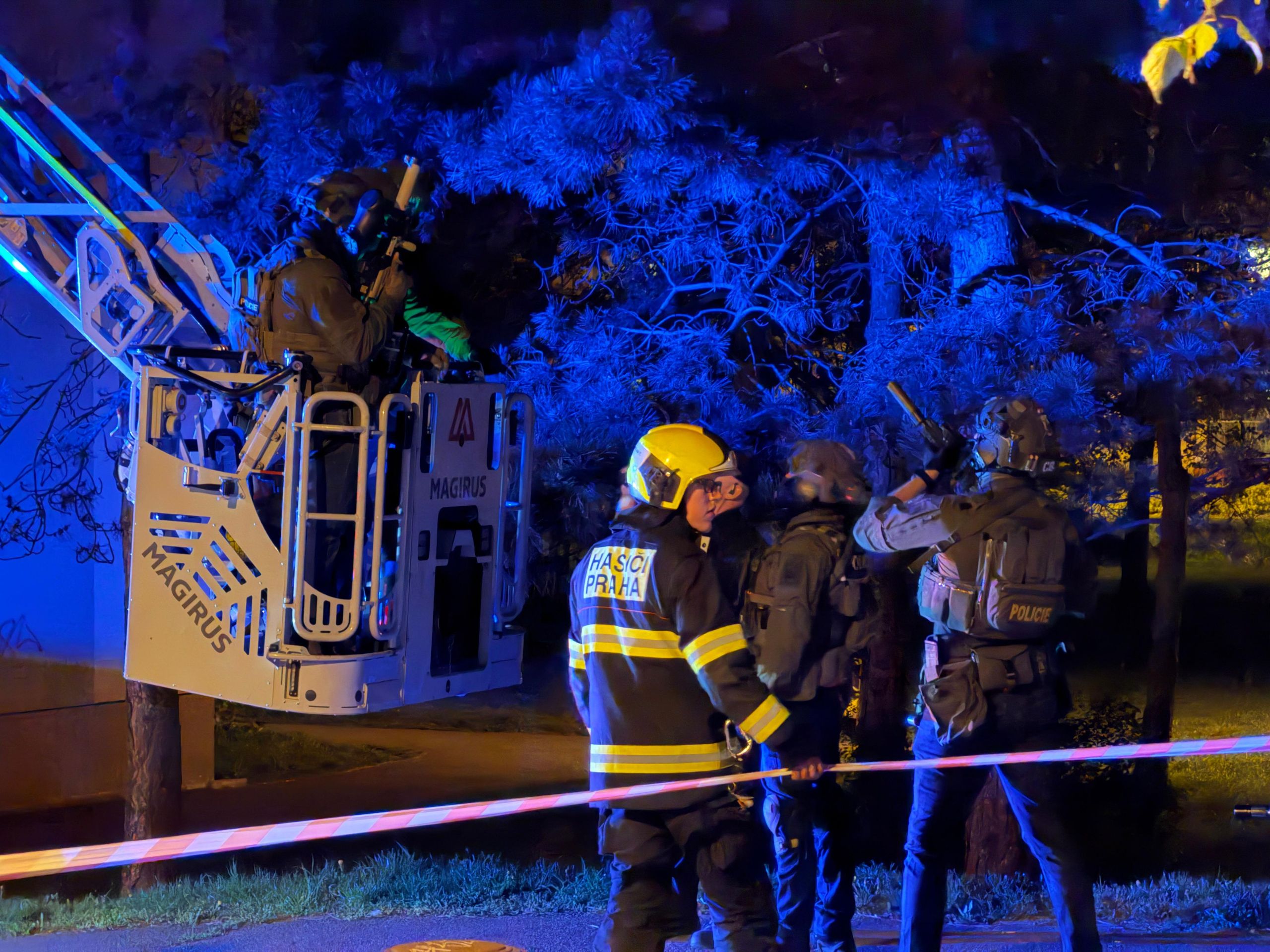 Zásah zásahové jednotky - Zásah policie v pražských Stodůlkách (2/12)