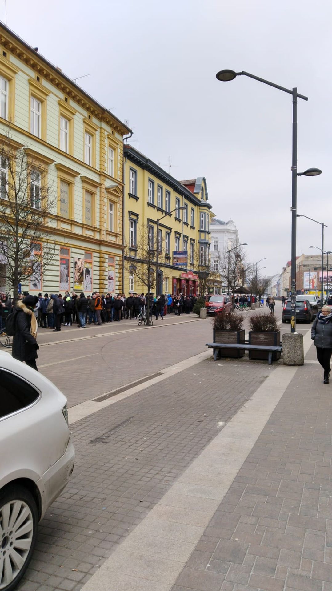 Fronta před ČNB (2) - Fronta před ČNB (7/11)