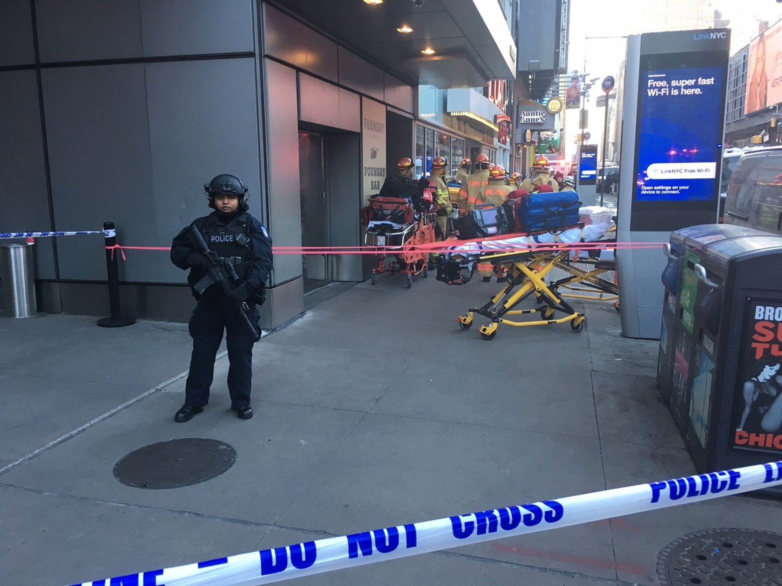 Exploze v metru na Manhattanu - 2 - GALERIE: Exploze v metru na Manhattanu (2/3)
