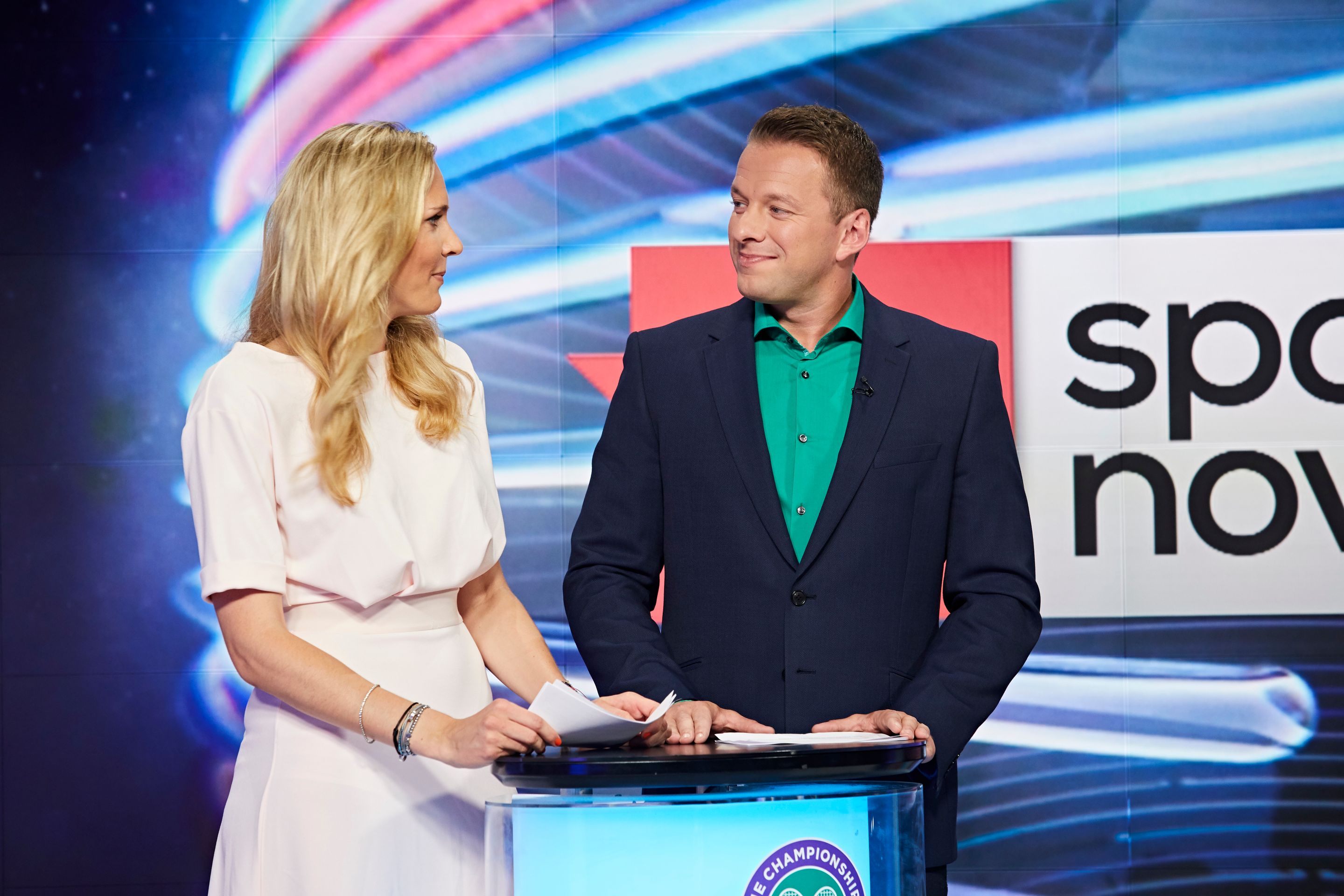 Nicole Vaidišová a Štěpán Sokol - GALERIE: Vaidišová moderuje Sportovní noviny (3/3)