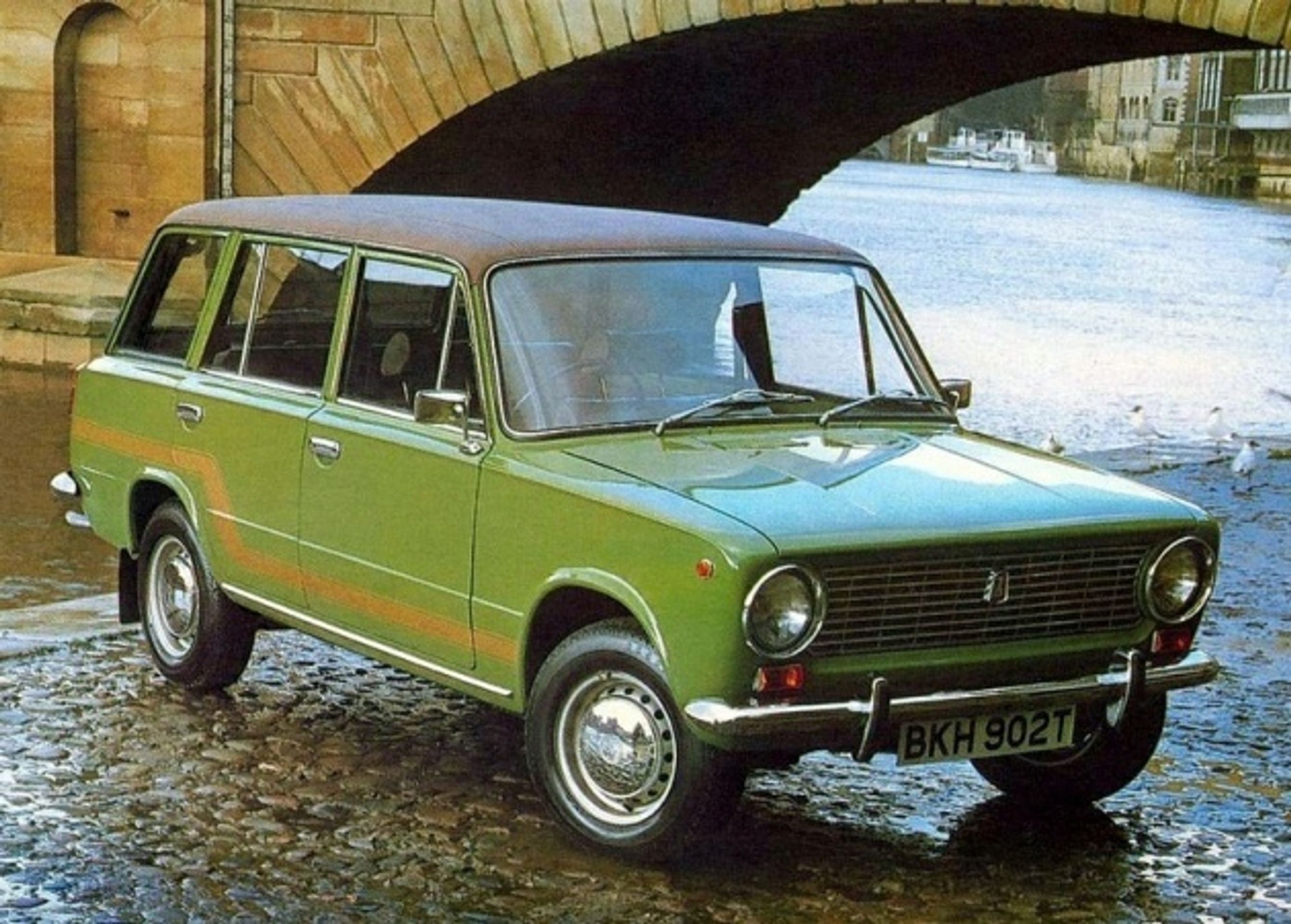 rusko - 39 - GALERIE: Ruská automobilová klasika na plakátech a prospektech (30/34)