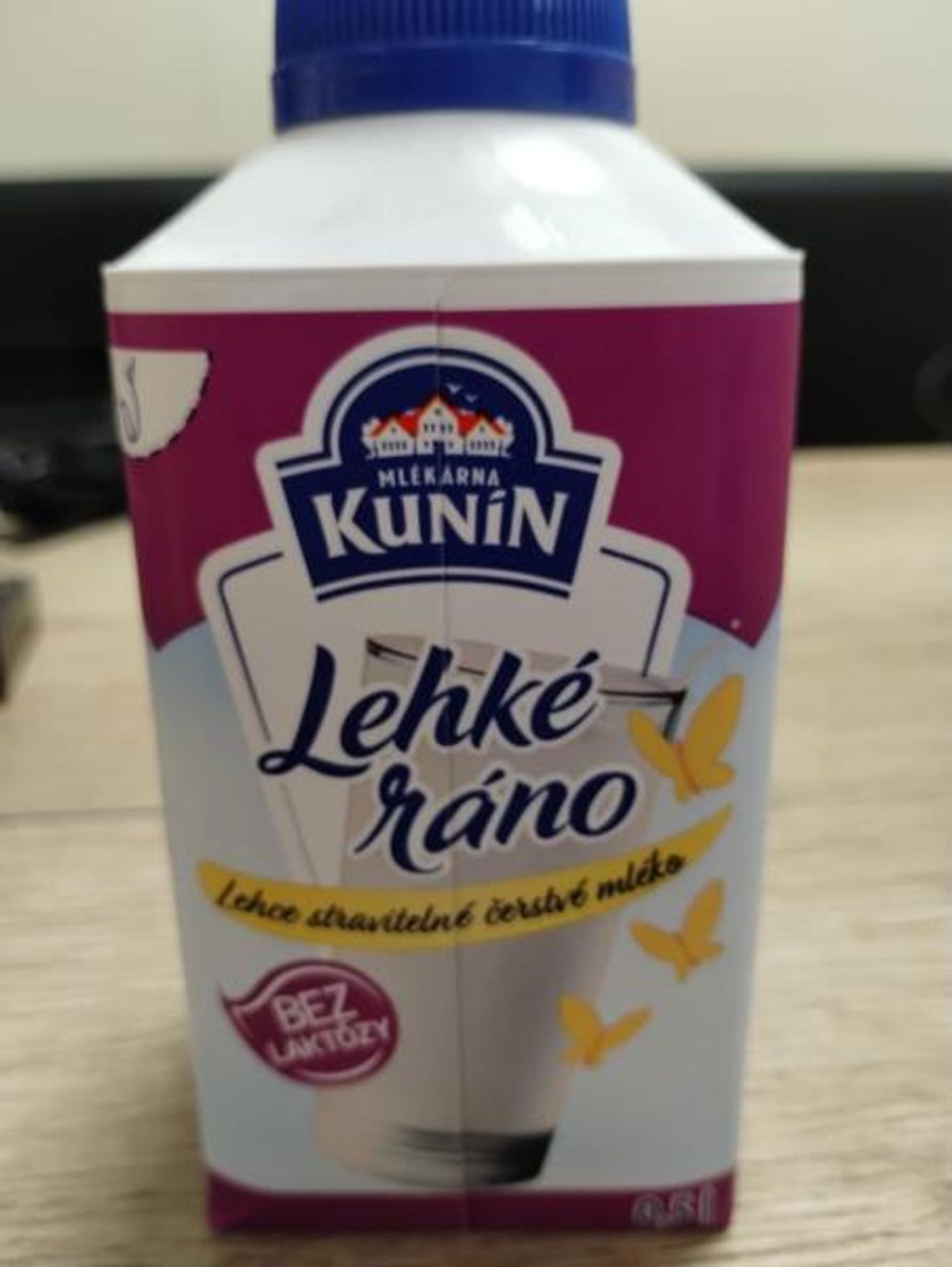 Čerstvé polotučné mléko bez laktózy obsahuje vyšší obsah laktózy než je stanoveno pro bezlaktózové potraviny (5) - Nebezpečné údajně bezlaktózové potraviny (1/11)