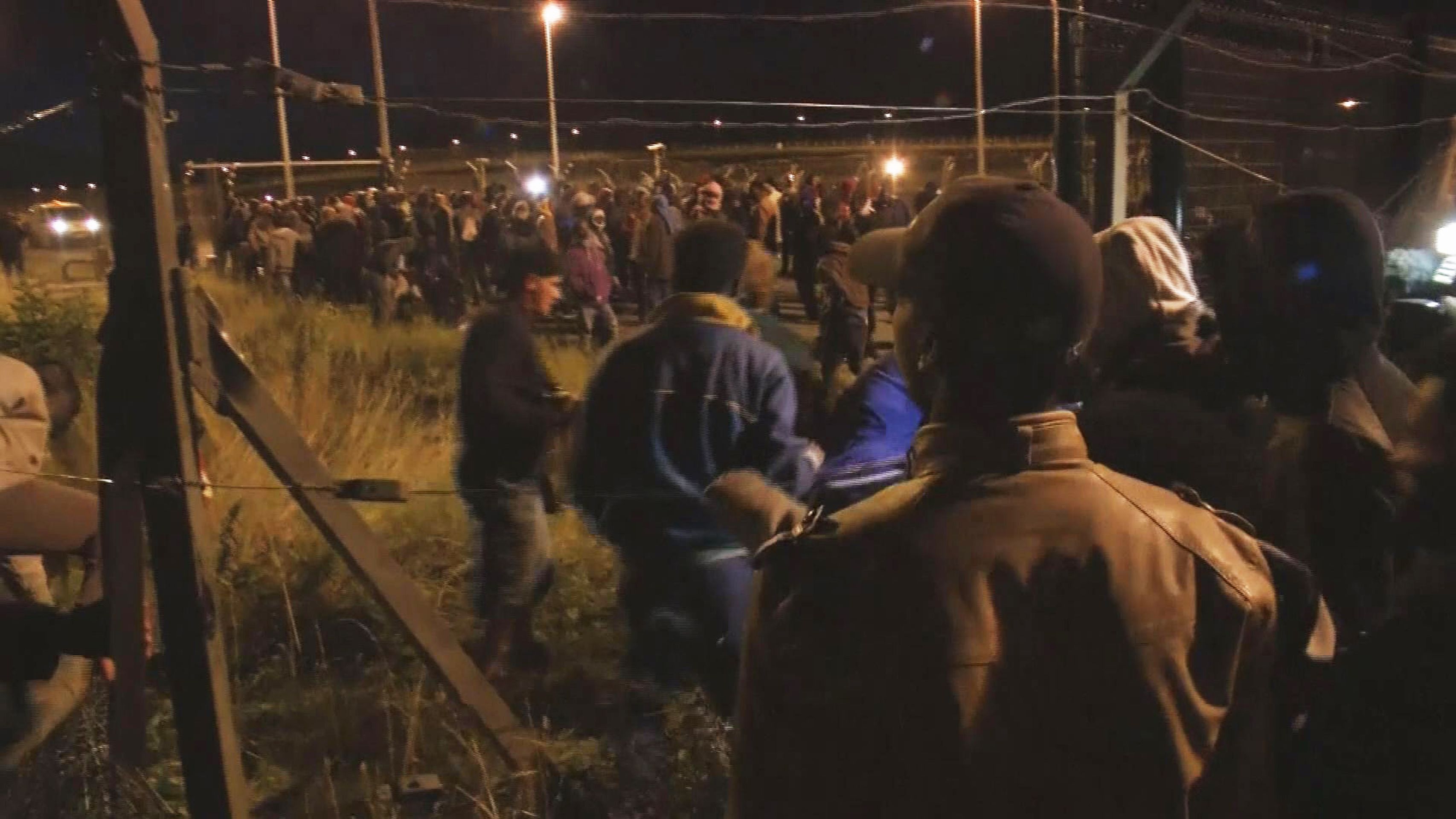 Nebezpečí ve francouzském přístavním městečku Calais - 7 - GALERIE: Nebezpečí ve francouzském přístavním městečku Calais (7/9)