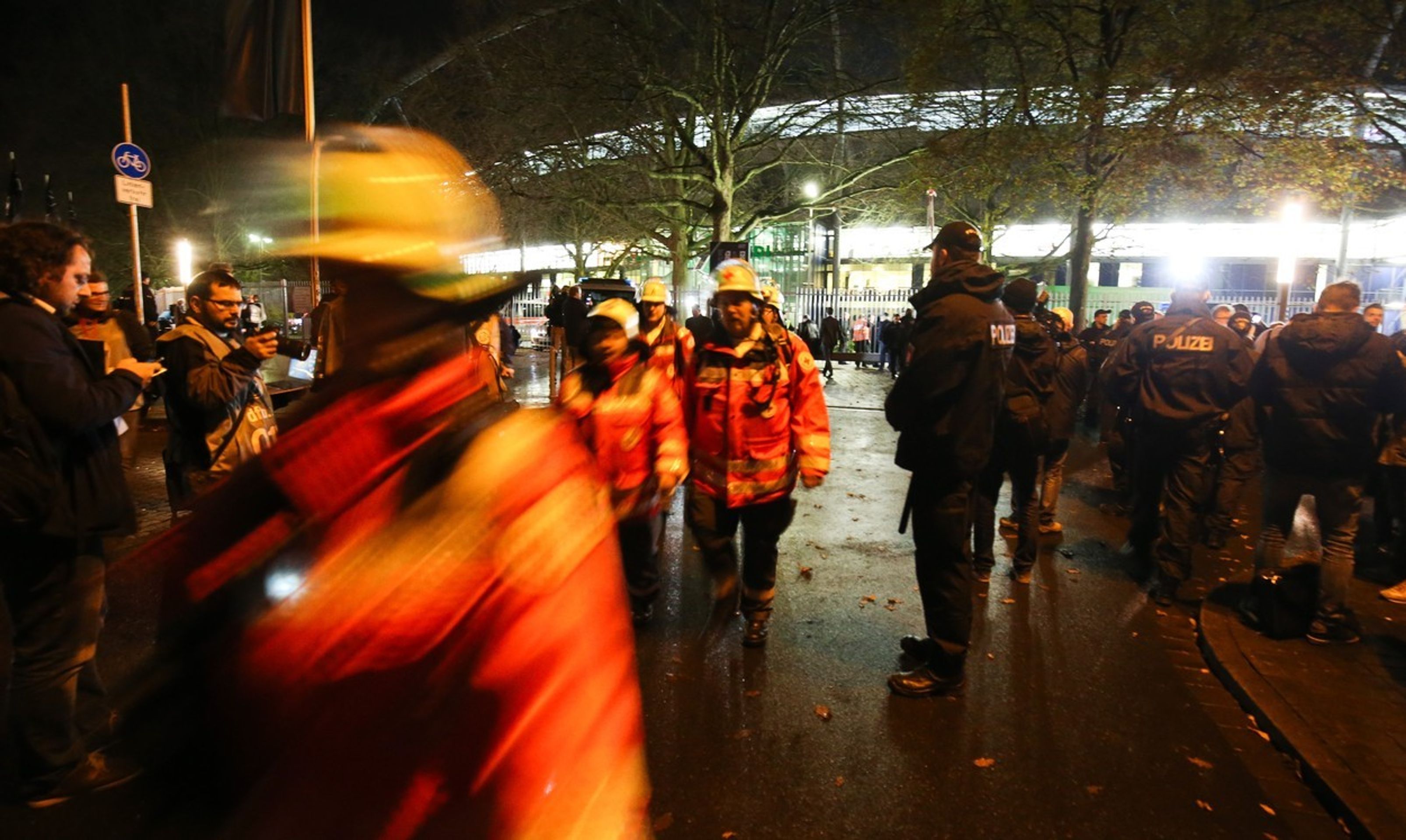 Policejní manévry na stadionu v Hannoveru - 3 - GALERIE: Policejní manévry na stadionu v Hannoveru (6/7)