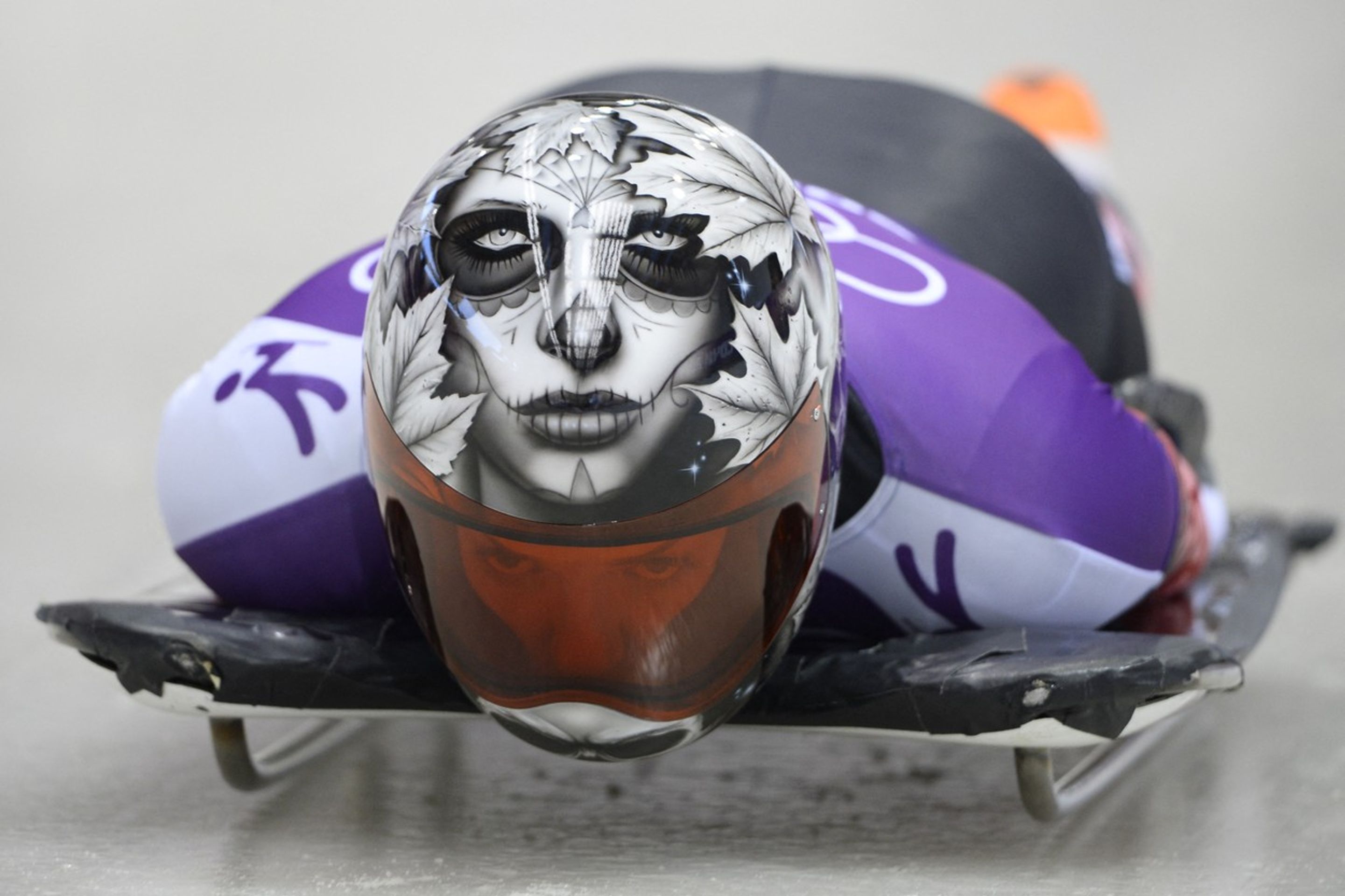 Helma skeletonistky Sarah Reidové ze ZOH v Soči 2014 - Krásné helmy skeletonistů (6/7)