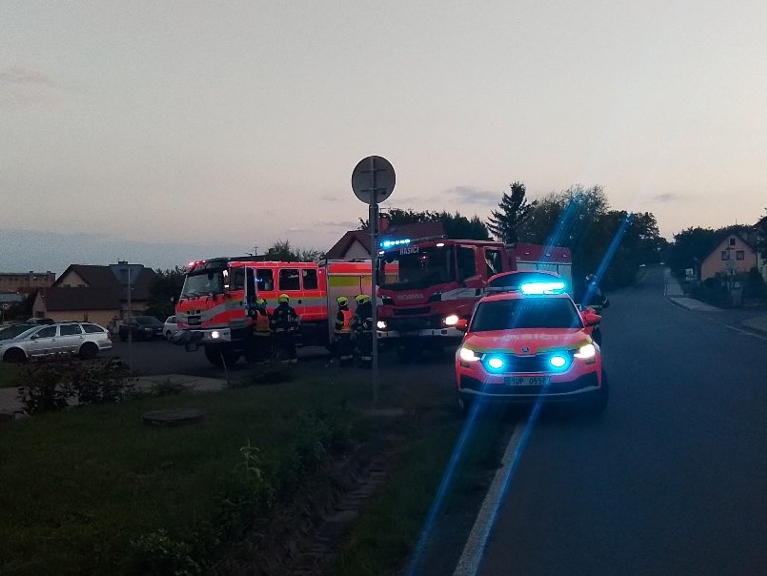 Zásah hasičů v Ploskovicích - Zásah hasičů u podezřelého balíčku (2/5)