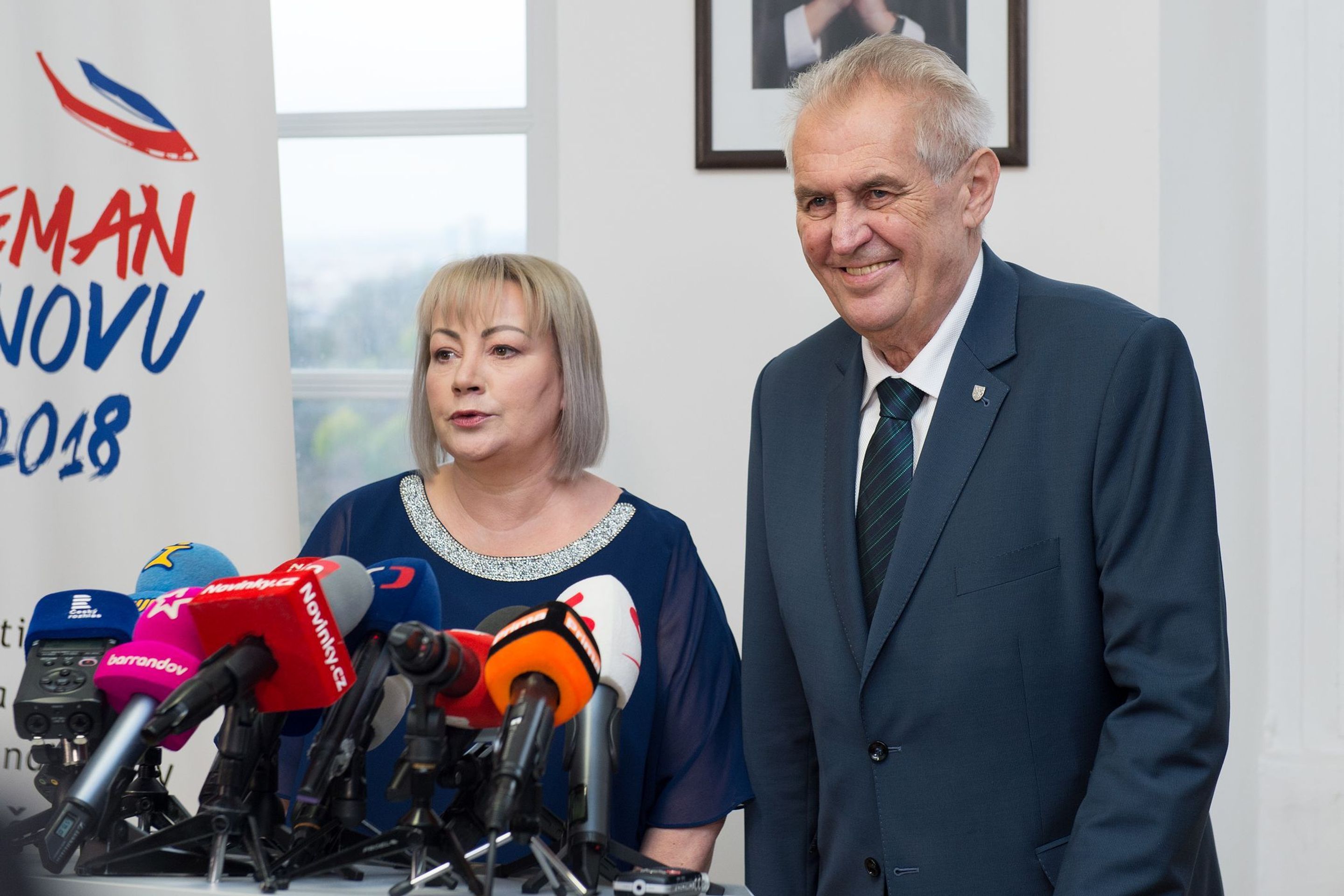 Miloš Zeman na tiskové konferenci ke své kandidatuře - 7 - GALERIE: Miloš Zeman promluvil o své kandidatuře (4/9)