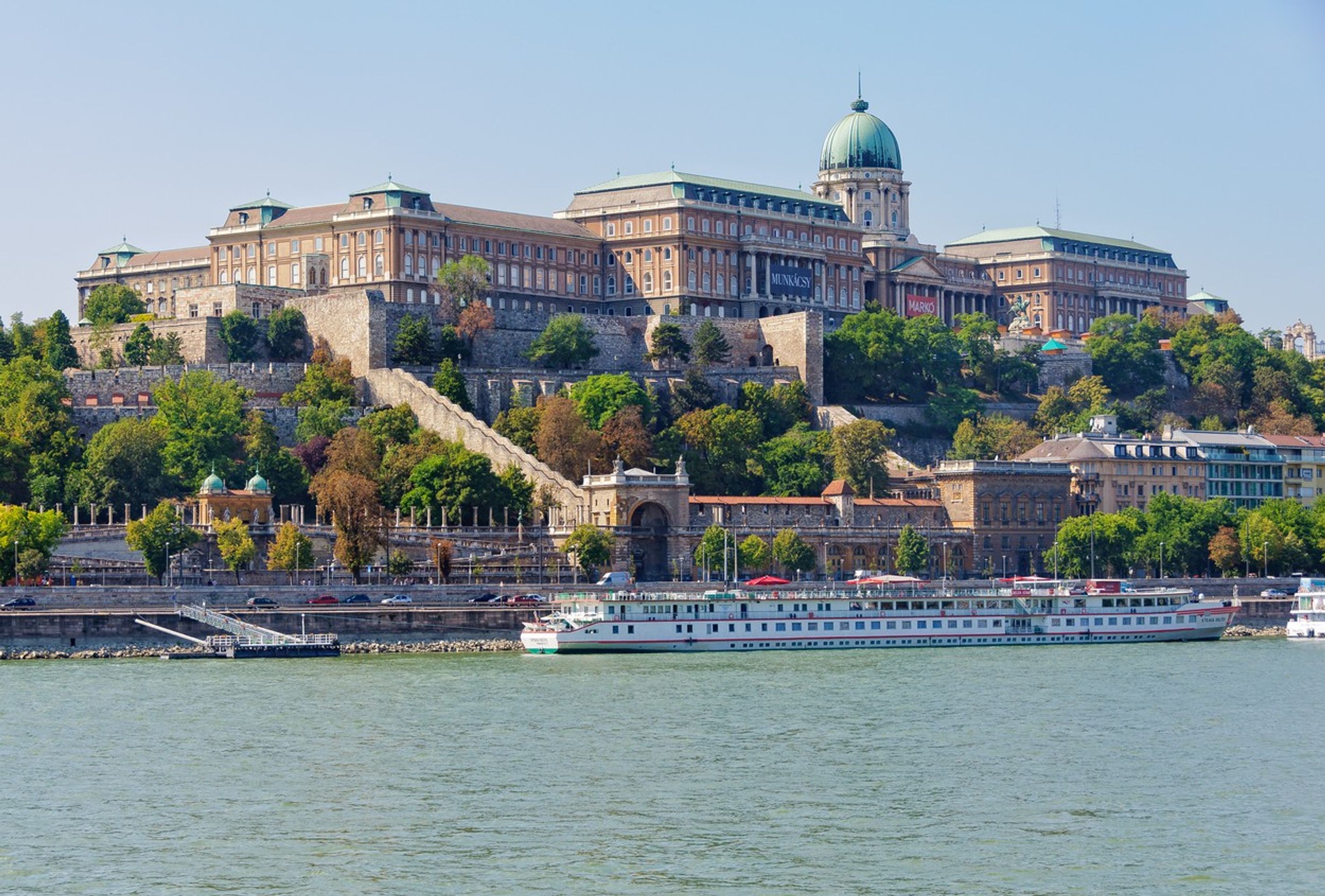 Budínský hrad - Krásné památky v Budapešti (2/11)