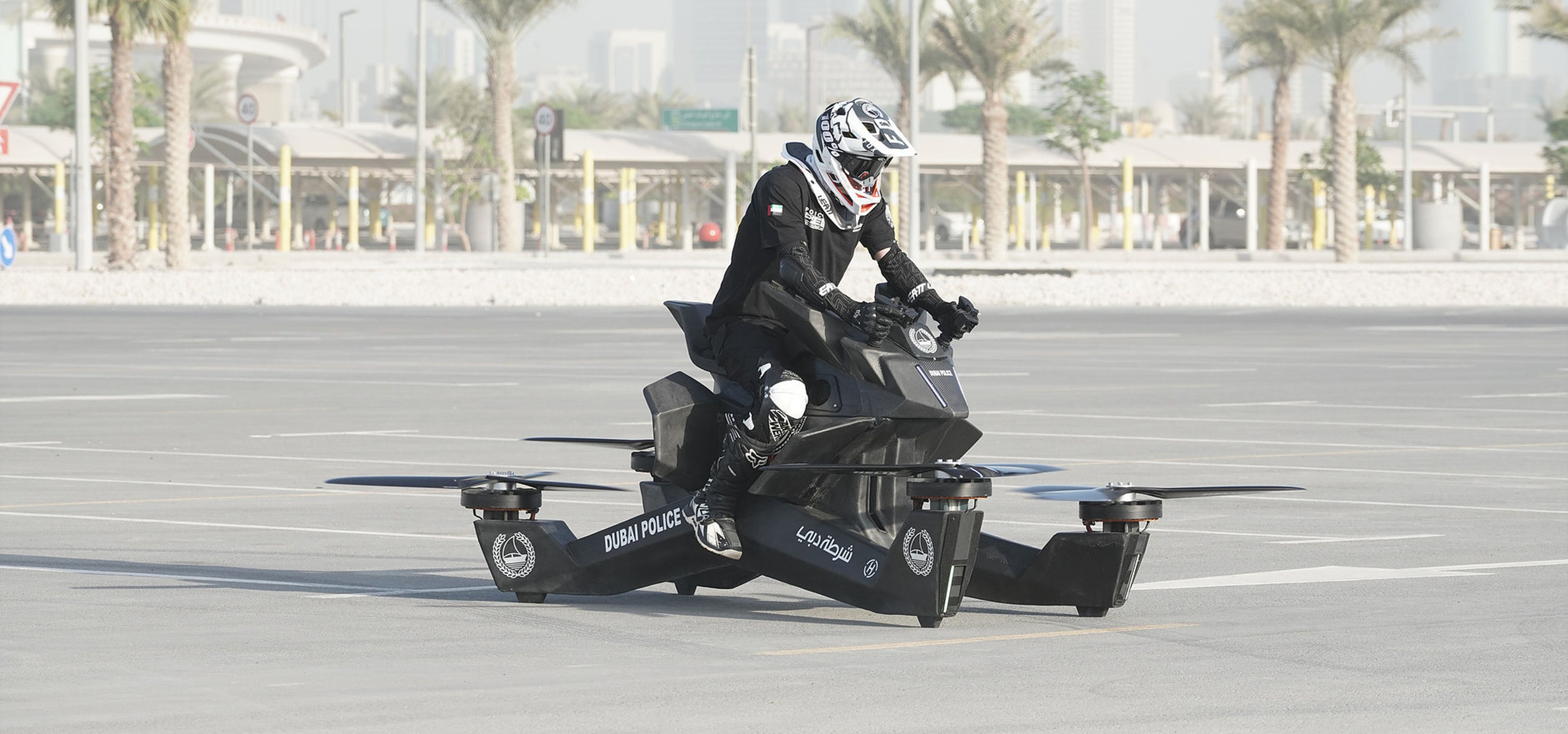 Létající motorka Hoverbike S3 2019 - 17 - Fotogalerie: Výcvik dubajské policie na létajícím stroji (4/10)
