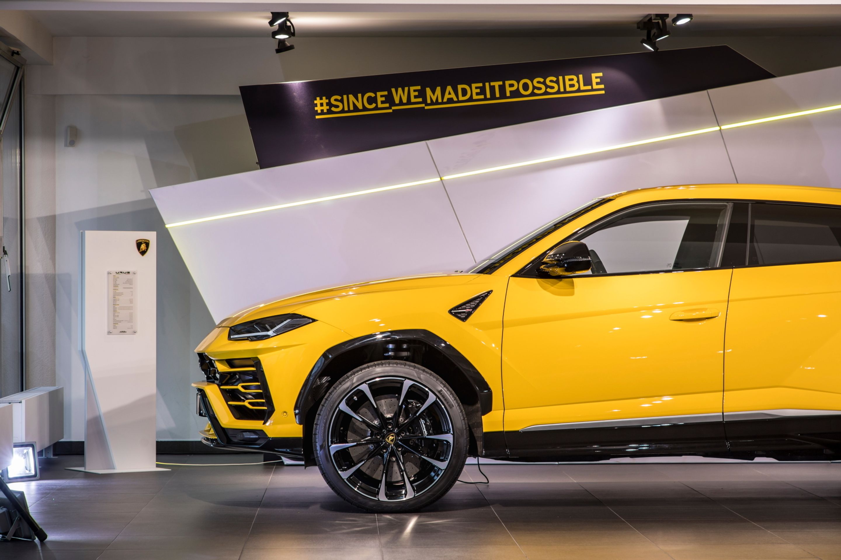 Lamborghini Urus - 12 - Fotogalerie: Nejdrsnější SUV Lamborghini Urus (9/30)