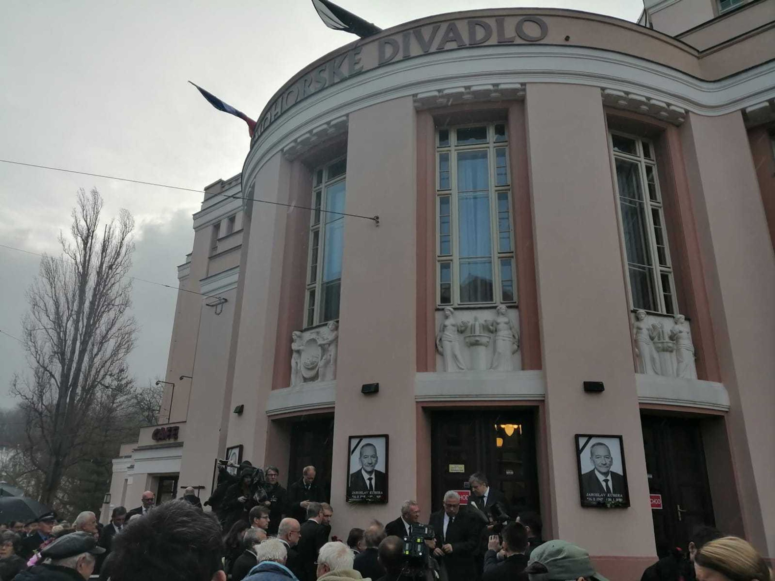 Rozloučení se zesnulým Kuberou - 4 - GALERIE: Rozloučení s Jaroslavem Kuberou (9/12)