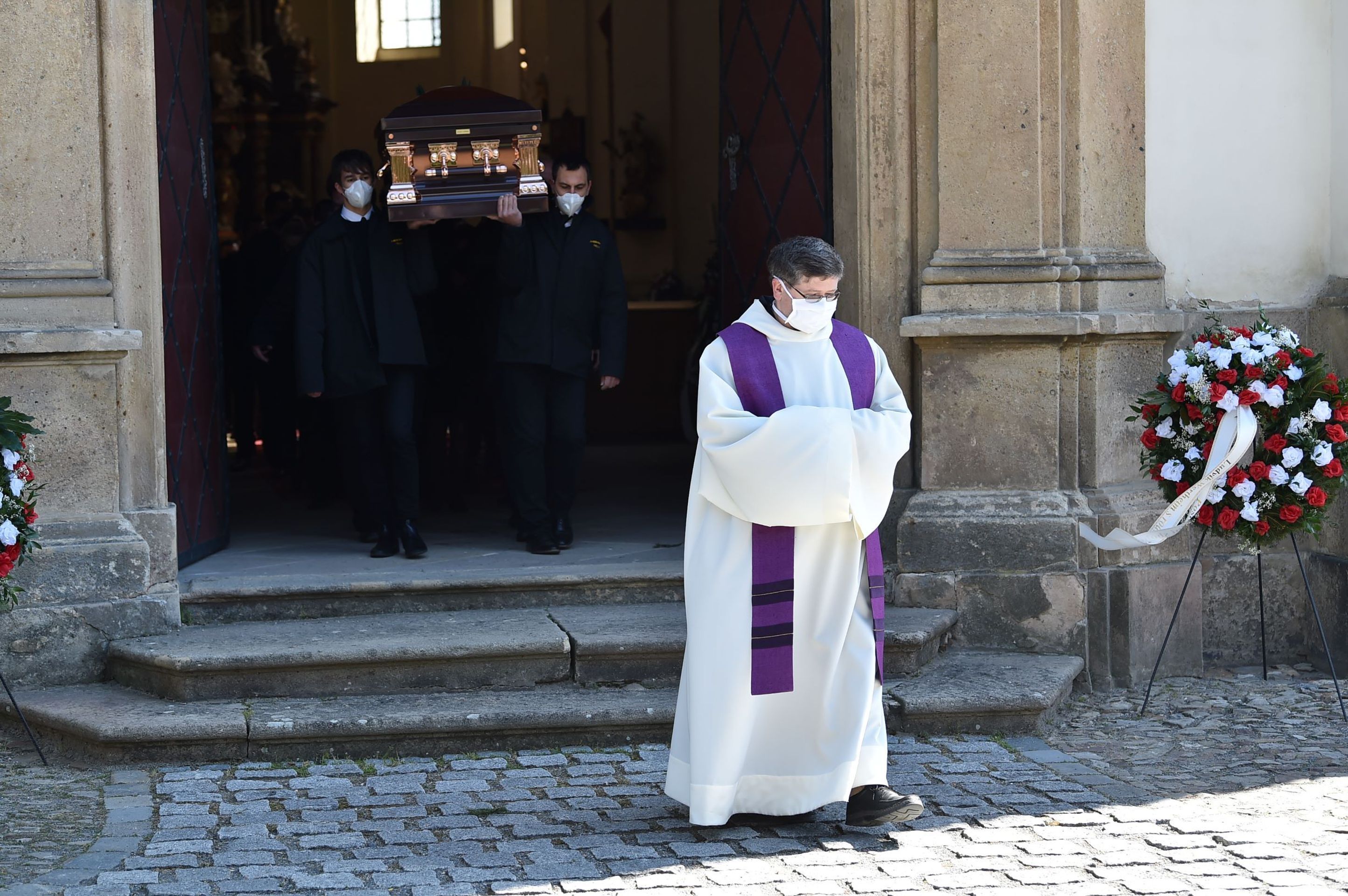 Pohřeb člena rodiny Kočkových v Břevnově - 41 - GALERIE: Pohřeb člena rodiny Kočkových v Břevnově (41/47)