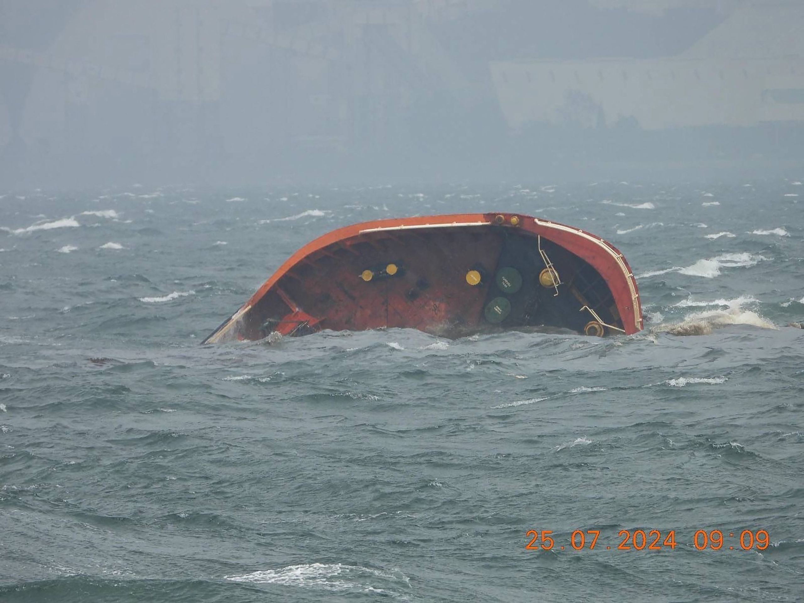 Potopený tanker MT Terra Nova - Nehoda ropného tankeru u Filipín (3/3)