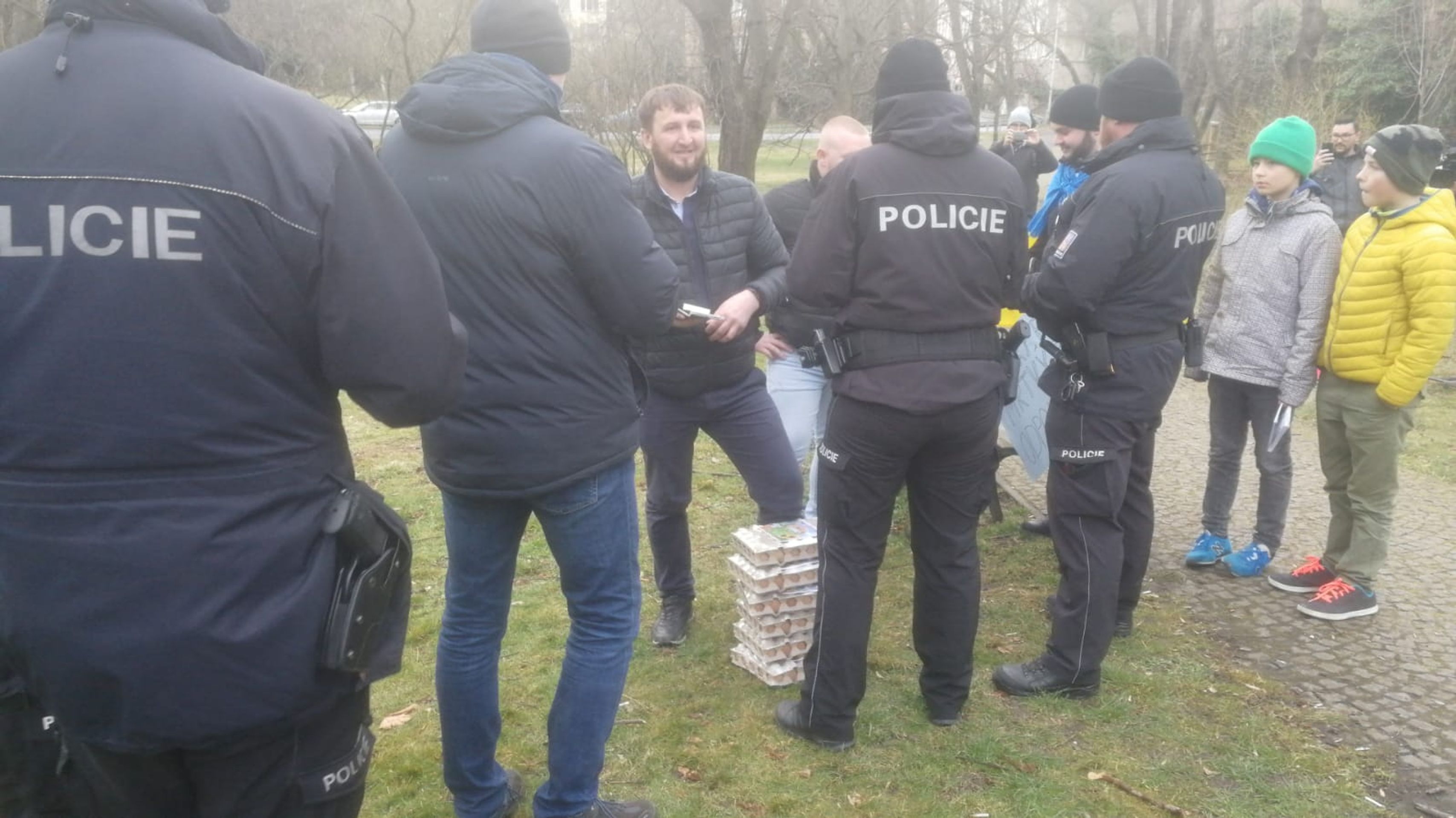 Protesty za Ukrajinu - Shromáždění před ruskou ambasádou v Praze (6/15)