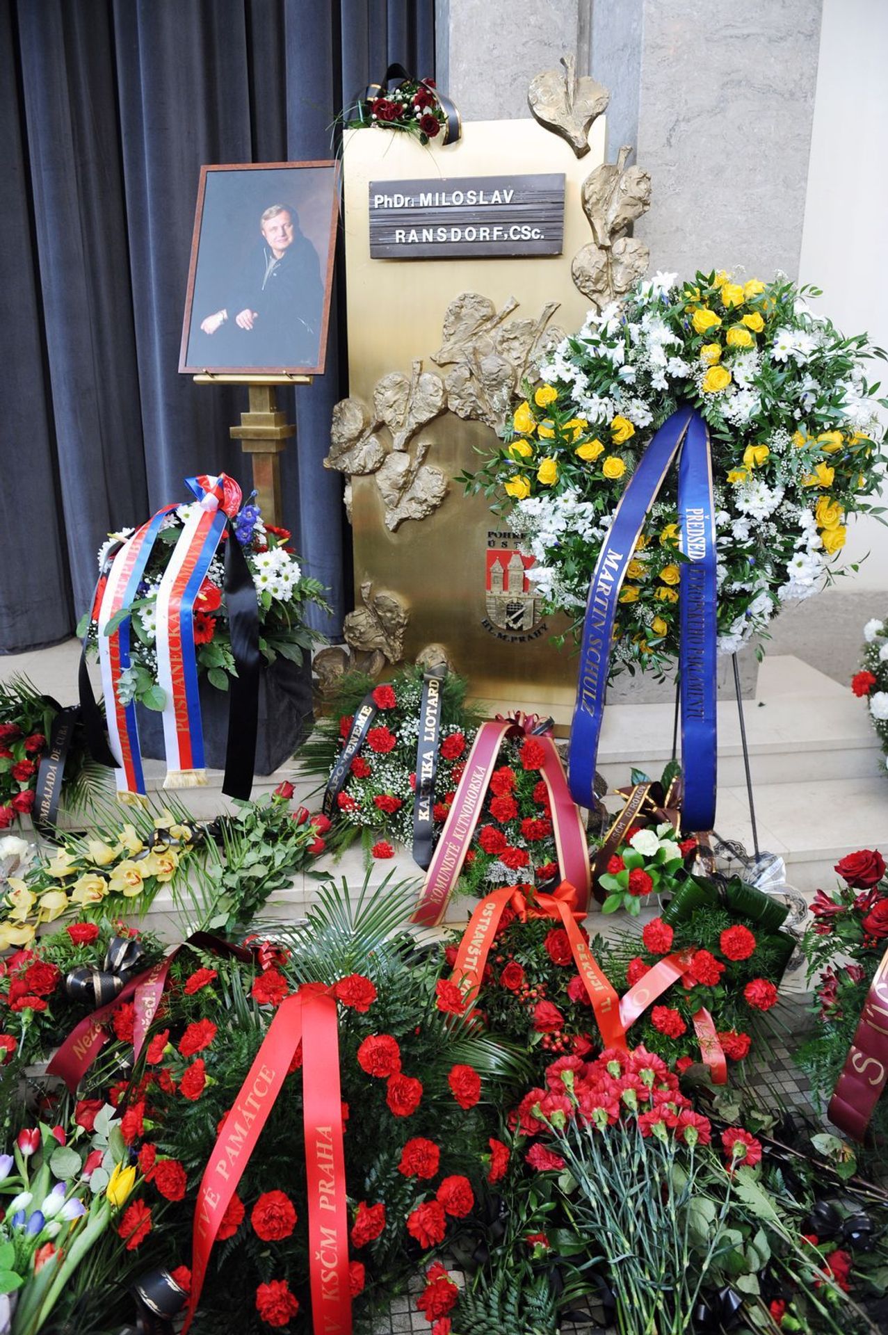 Poslední rozloučení s Miloslavem Ransdorfem - 13 - GALERIE: Pohřeb Miloslava Ransdorfa (24/25)