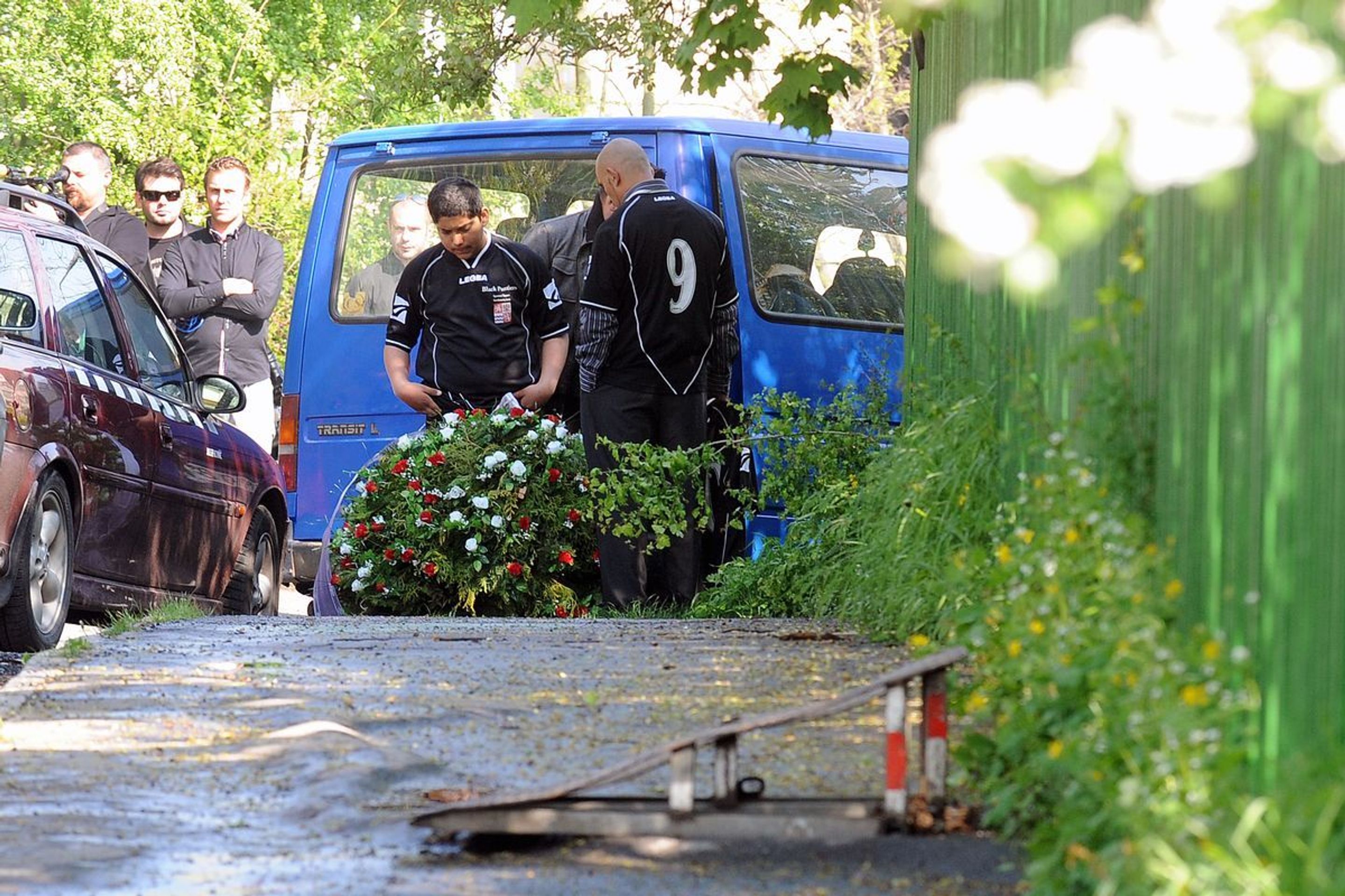 Rozloučení se zavražděným taxikářem - 5 - GALERIE: Pohřeb zavražděného taxikáře v Libni (5/16)
