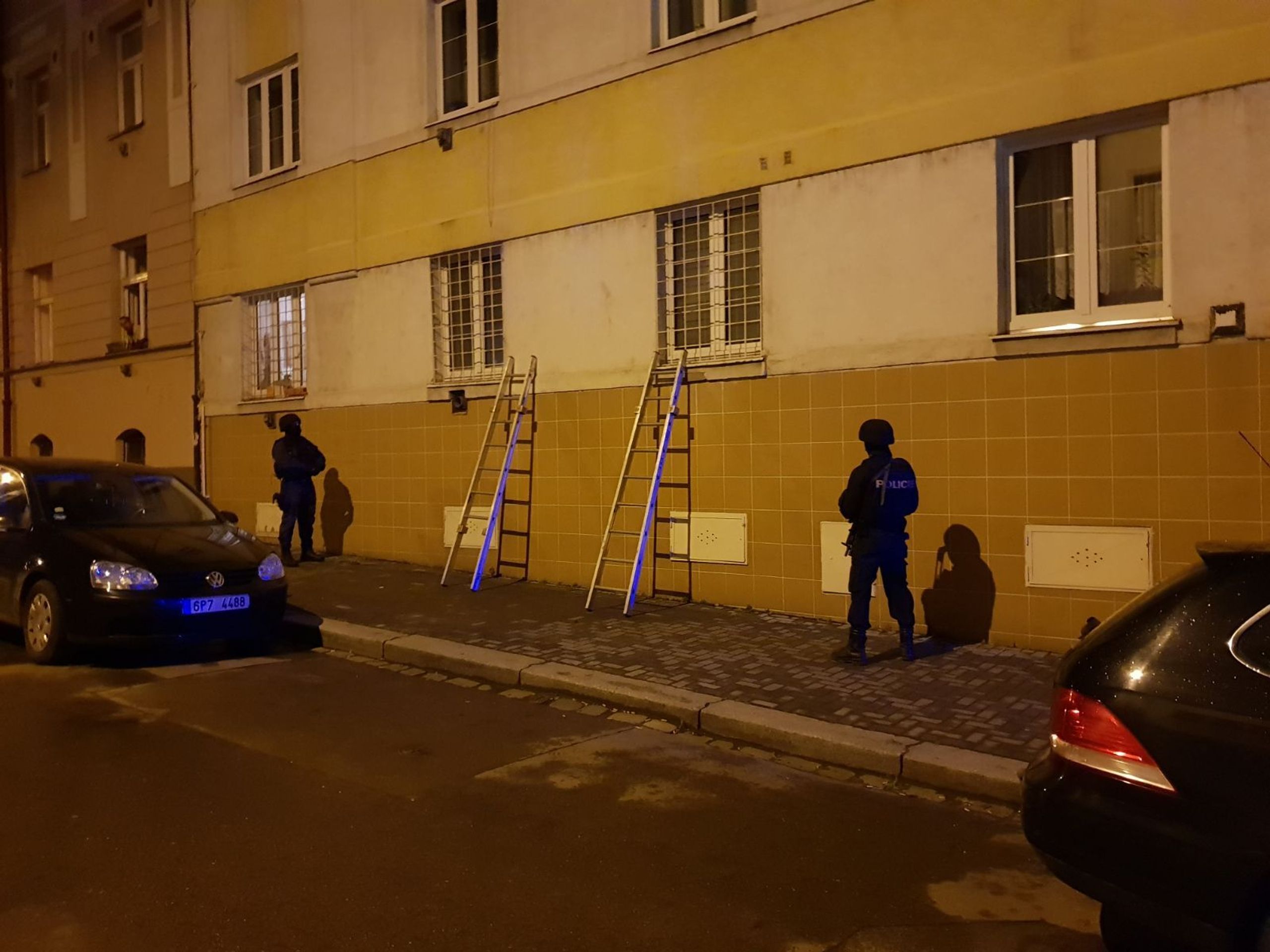 Zásah v Konšelské - 1 - GALERIE: Zásah policie v Konšelské ulici (5/5)