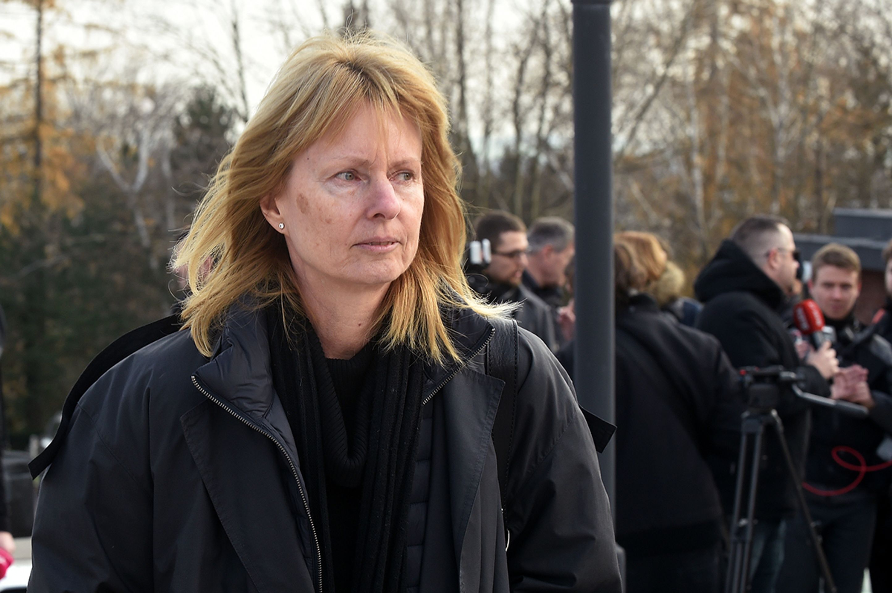 Helena Suková na pohřbu Jany Novotné - GALERIE: Rozloučení s Janou Novotnou (16/32)