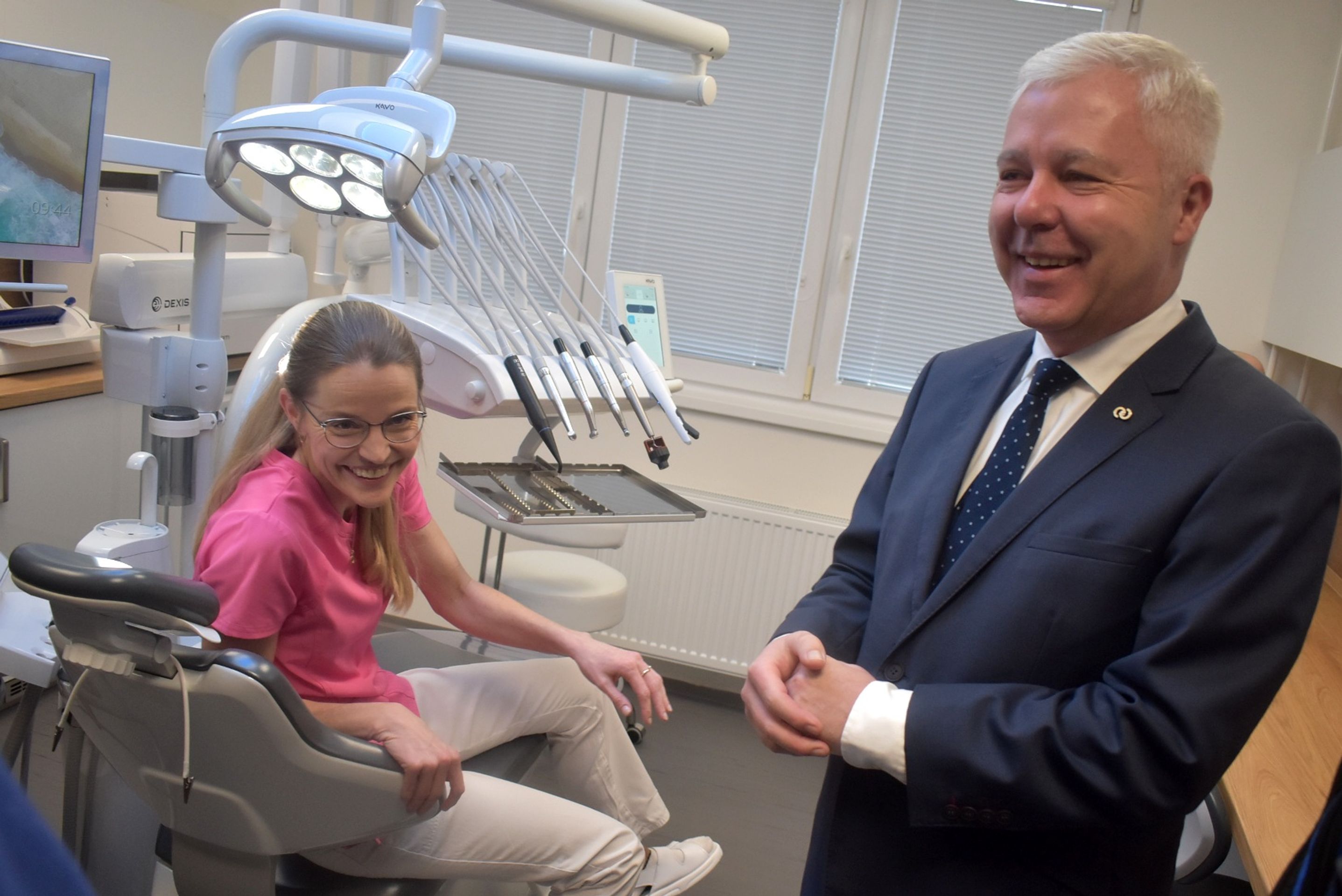 Krnovská nemocnice otevřela novou zubní ordinaci v Bruntále (5) - Nová zubní ordinace v Bruntále (5/8)