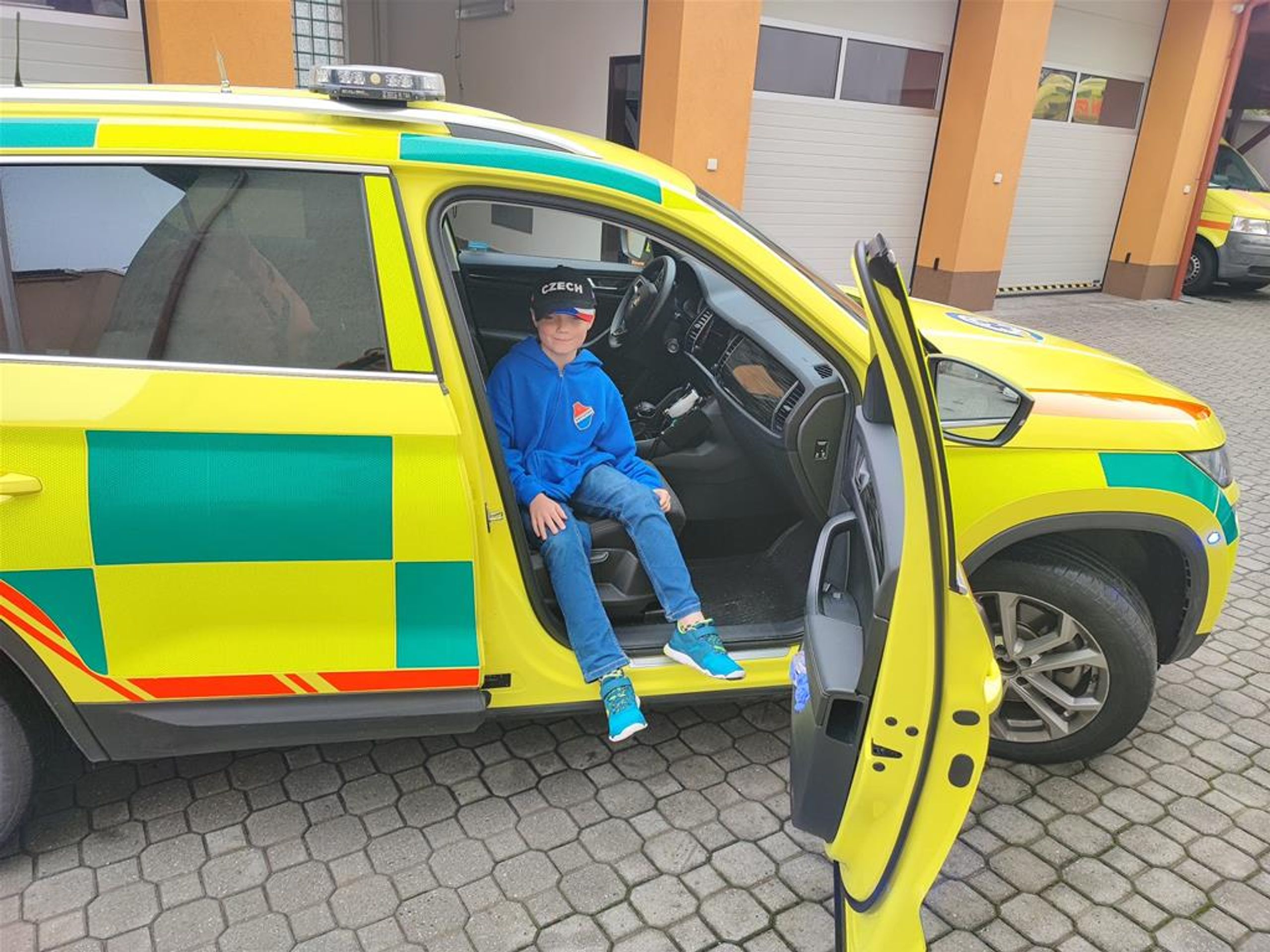 Oceněný Vojta s maminkou - Záchranáři ocenili Vojtu s maminkou (1/3)